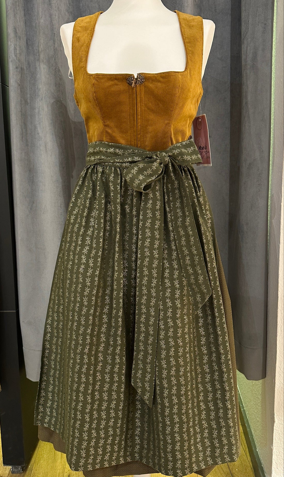 Samtdirndl Marjo in Bernstein/Farn 75cm
