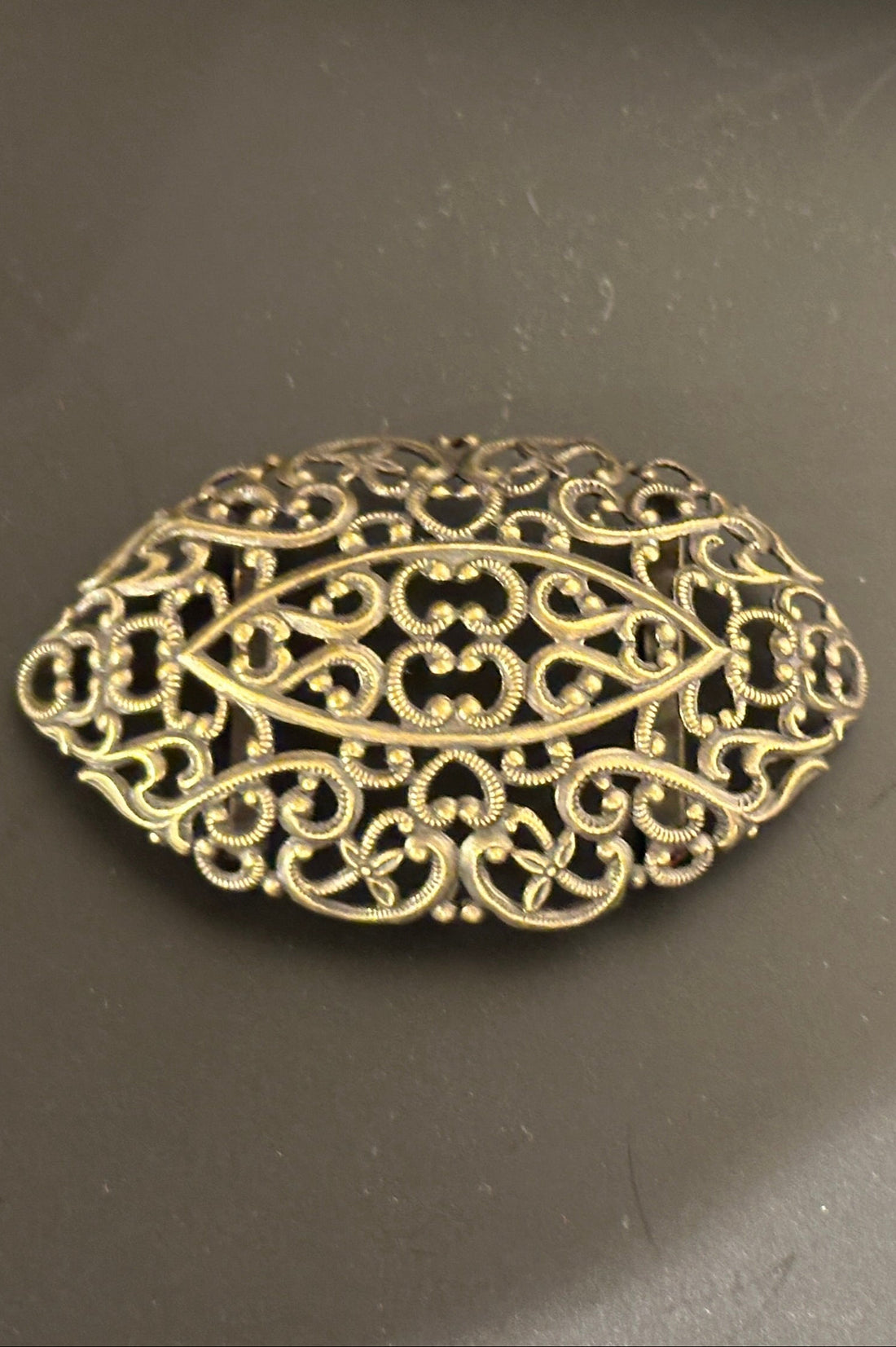 Schürzenspange oval altgold