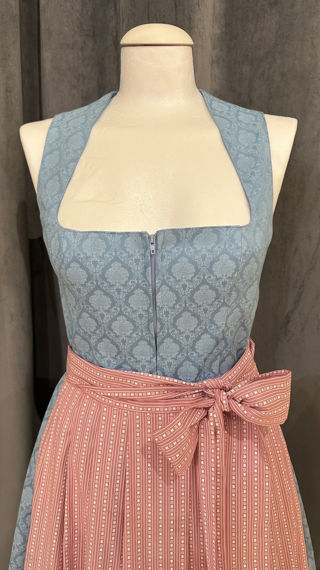 Baumwolldirndl Goldstich hellblau rose 75cm mit Reißverschluss
