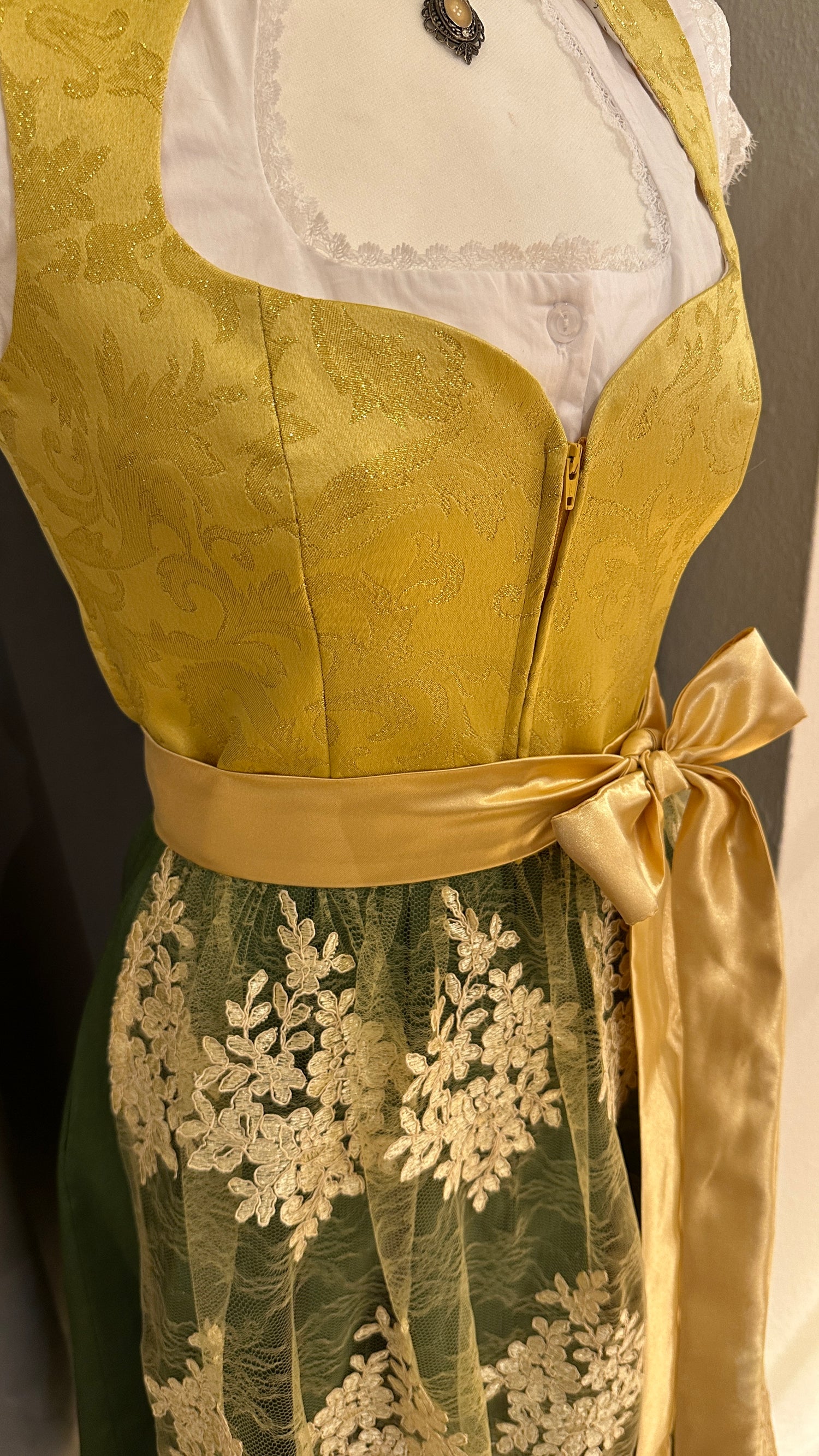 Dirndl Goldstich gelb/grün 65cm