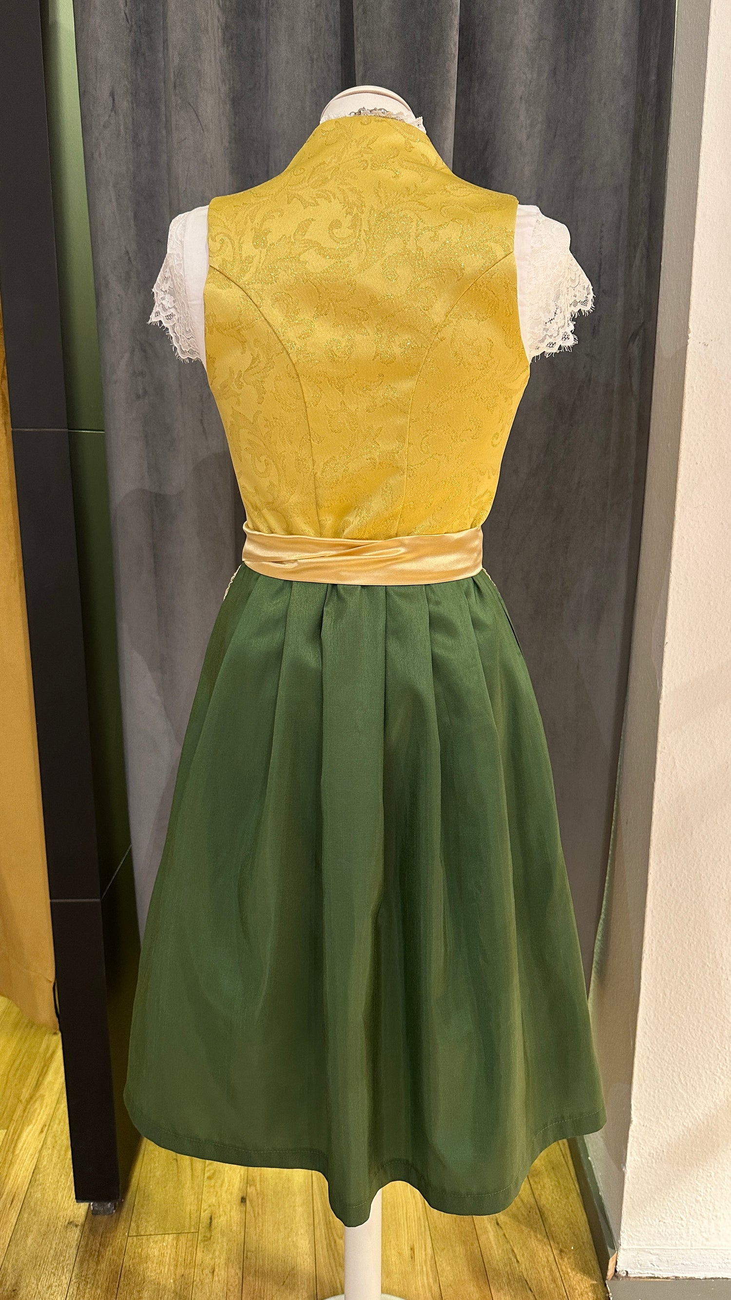 Dirndl Goldstich gelb/grün herz 65cm