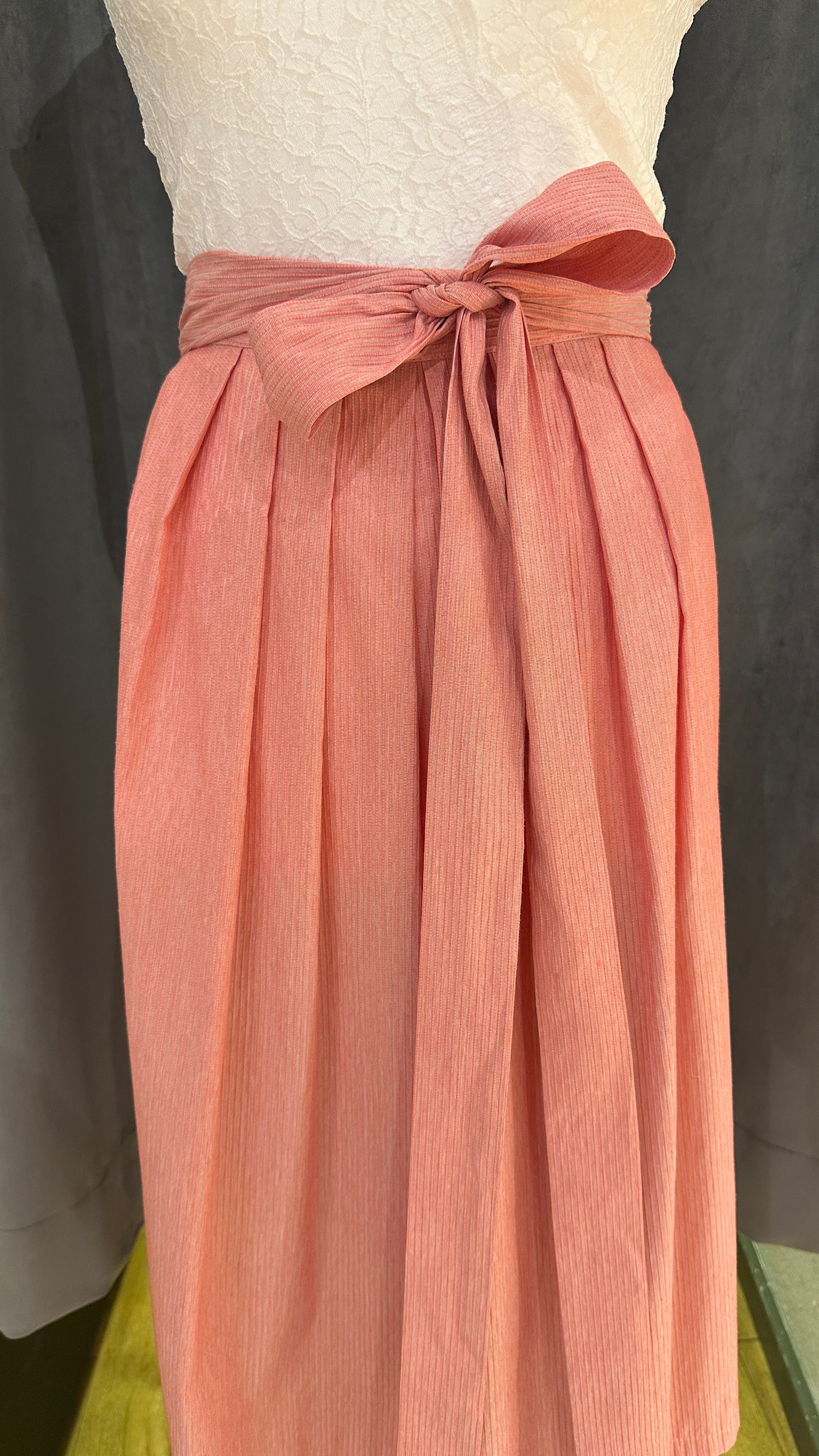 Dirndlschürze Goldstich Streifen rosa 75cm