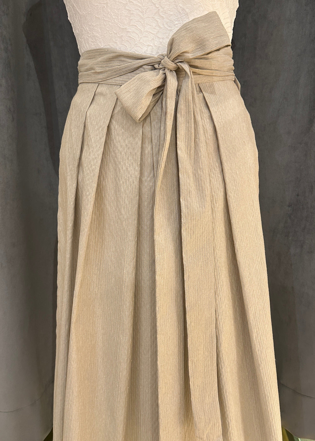 Dirndlschürze Goldstich Streifen beige 69cm