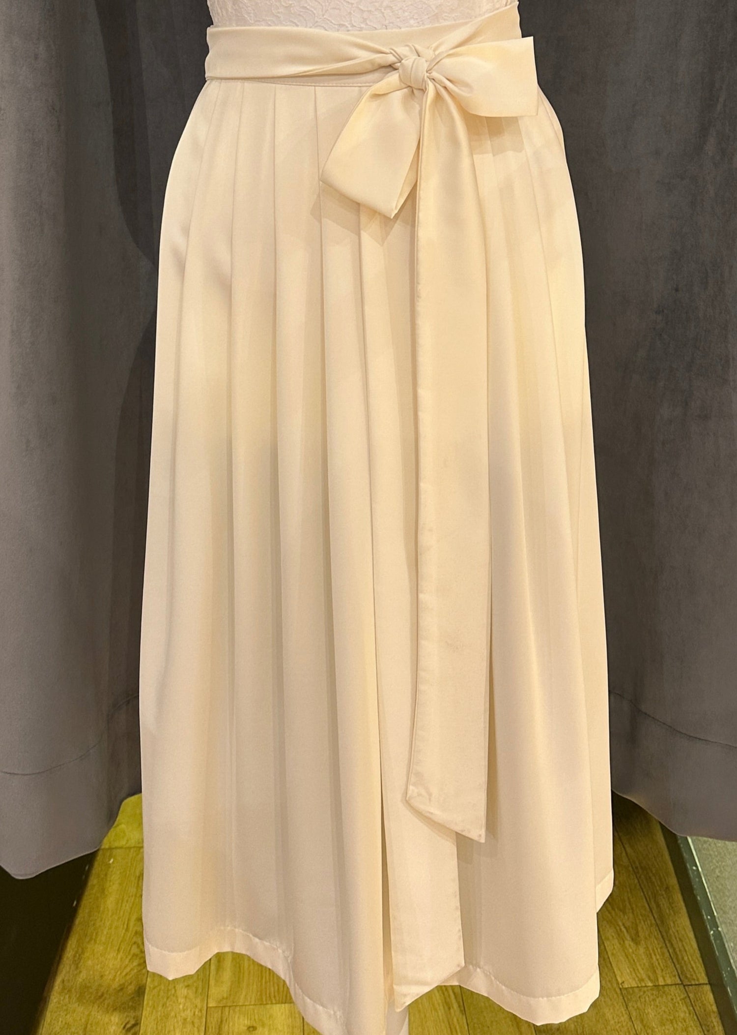 Dirndlschürze Goldstich creme/weiß 75cm