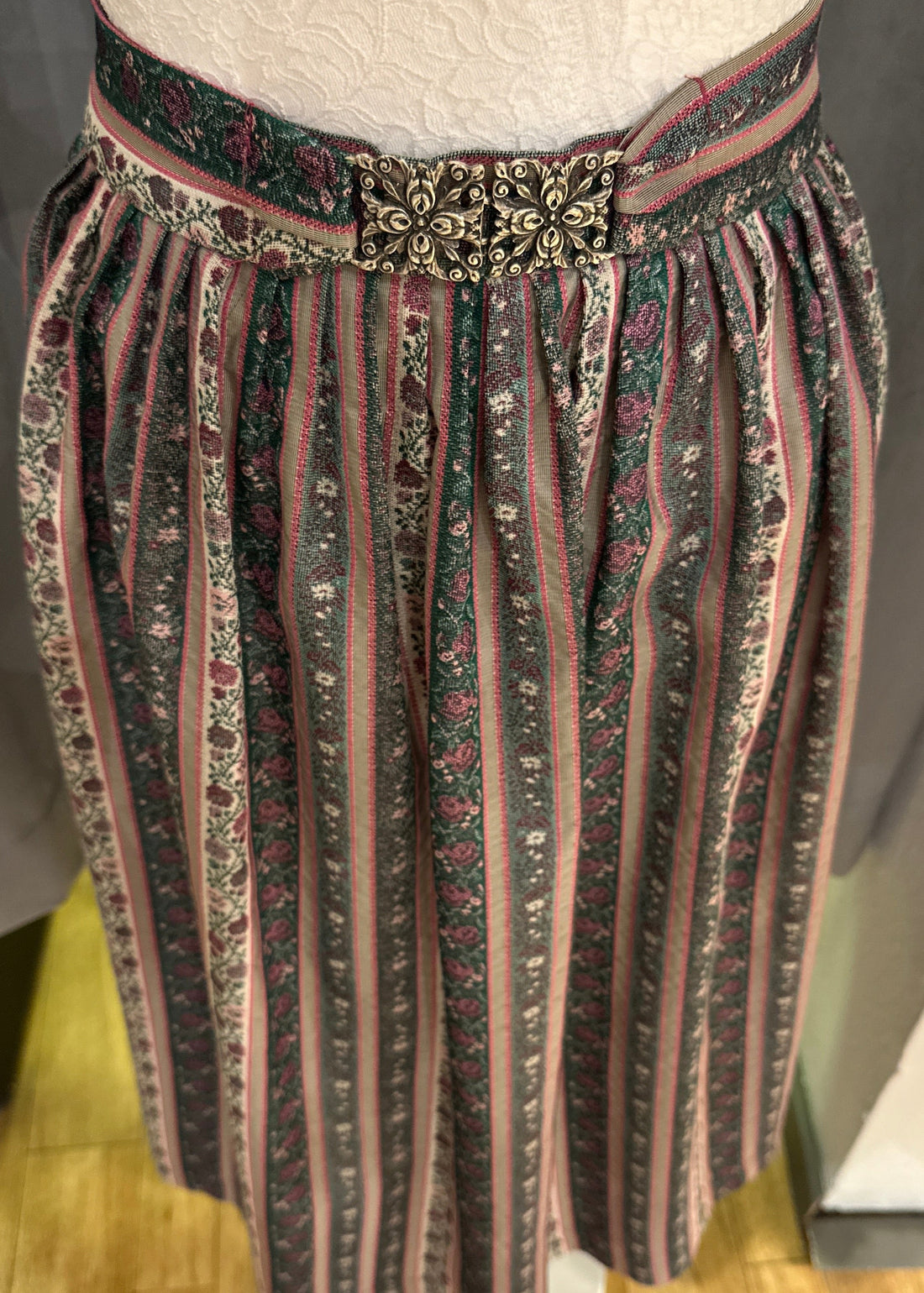 Dirndlschürze Berlin &amp; Wolff grün/rosa 80cm