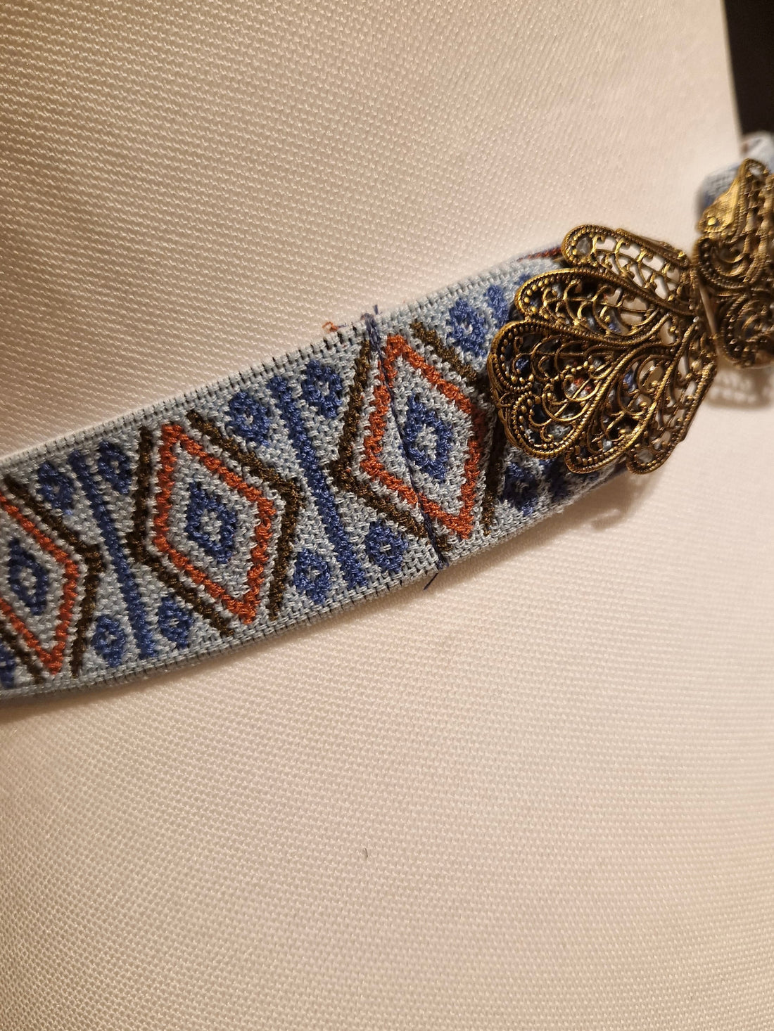 Trachtengürtel Stretch Goldstich hellblau/orange/gold