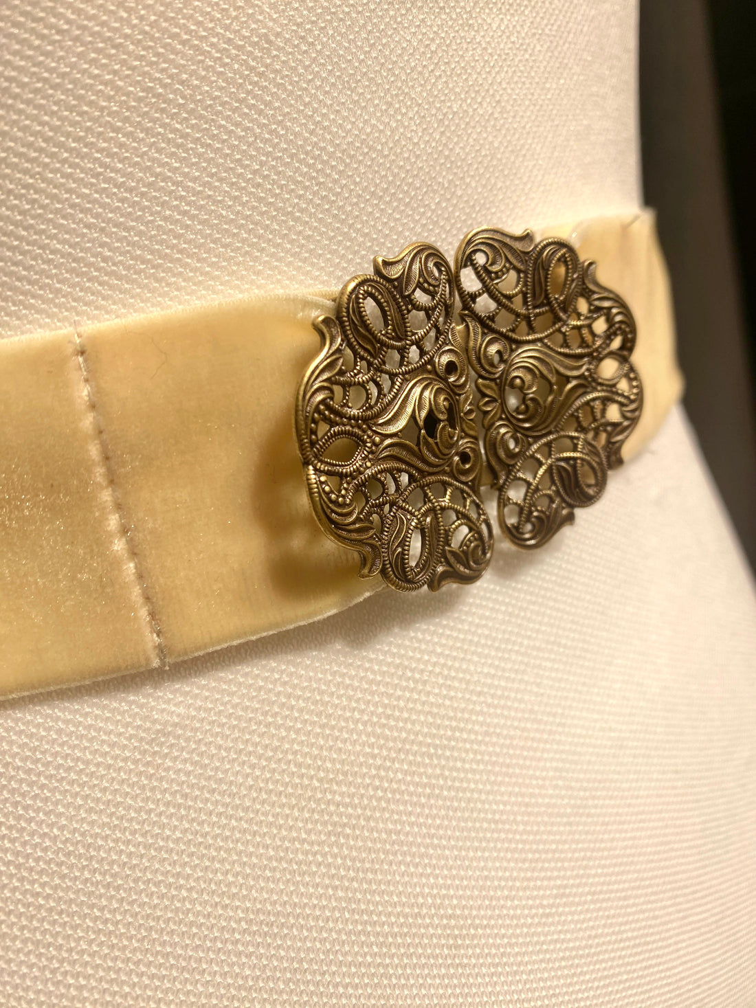 Trachtengürtel Samt Stretch Goldstich creme/gold