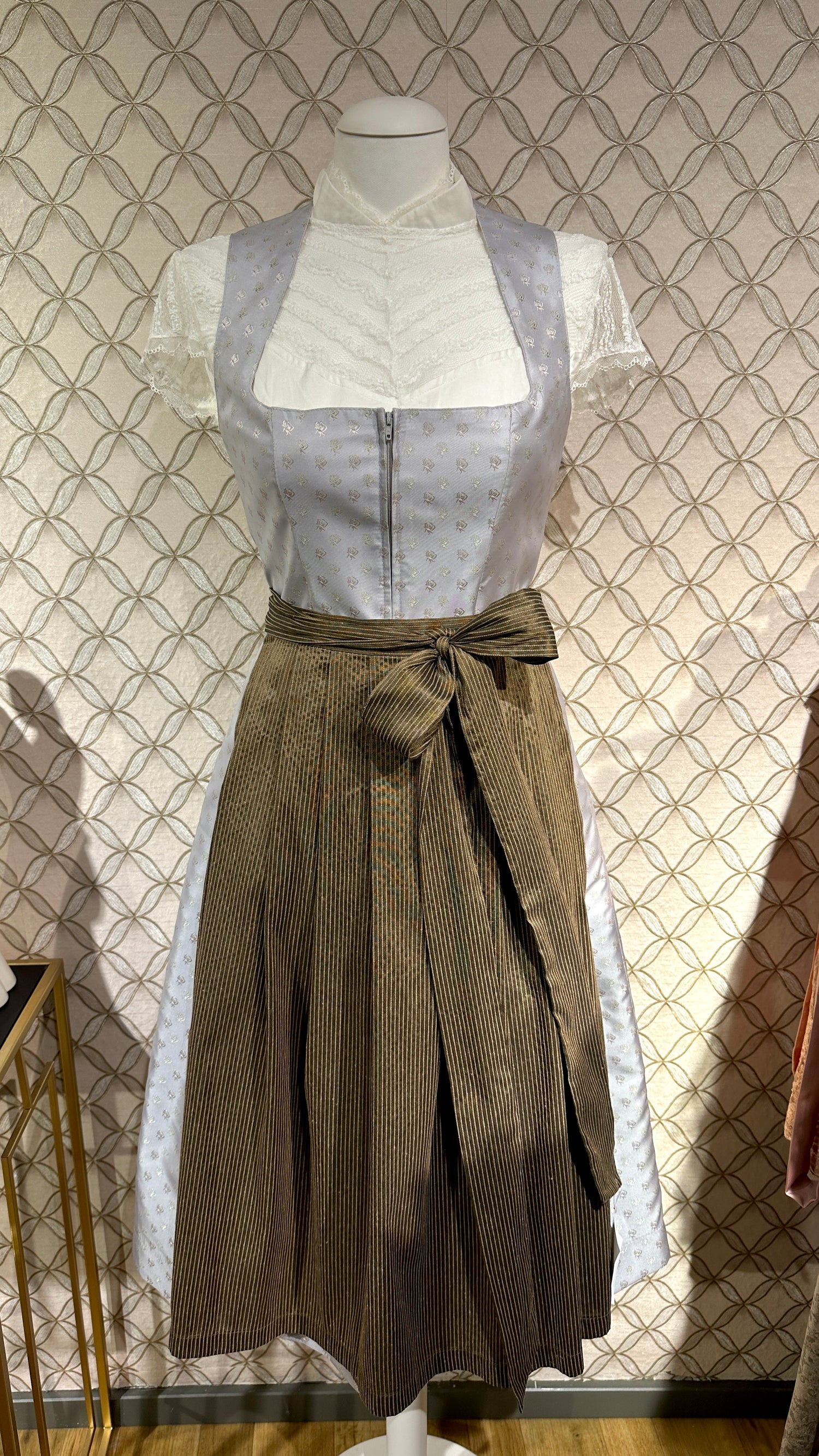 Dirndl Goldstich eisblau 75cm