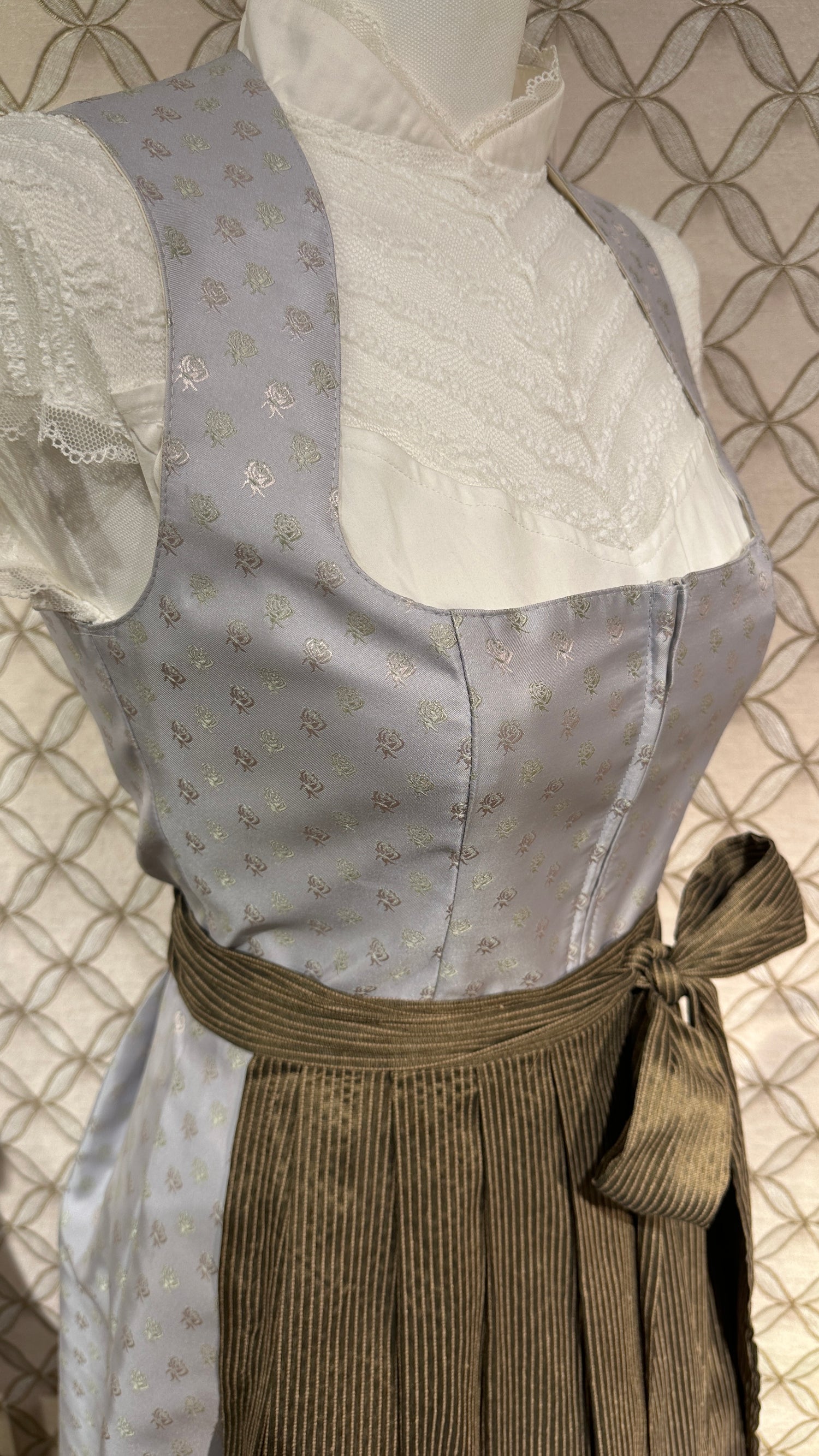 Dirndl Goldstich eisblau 75cm
