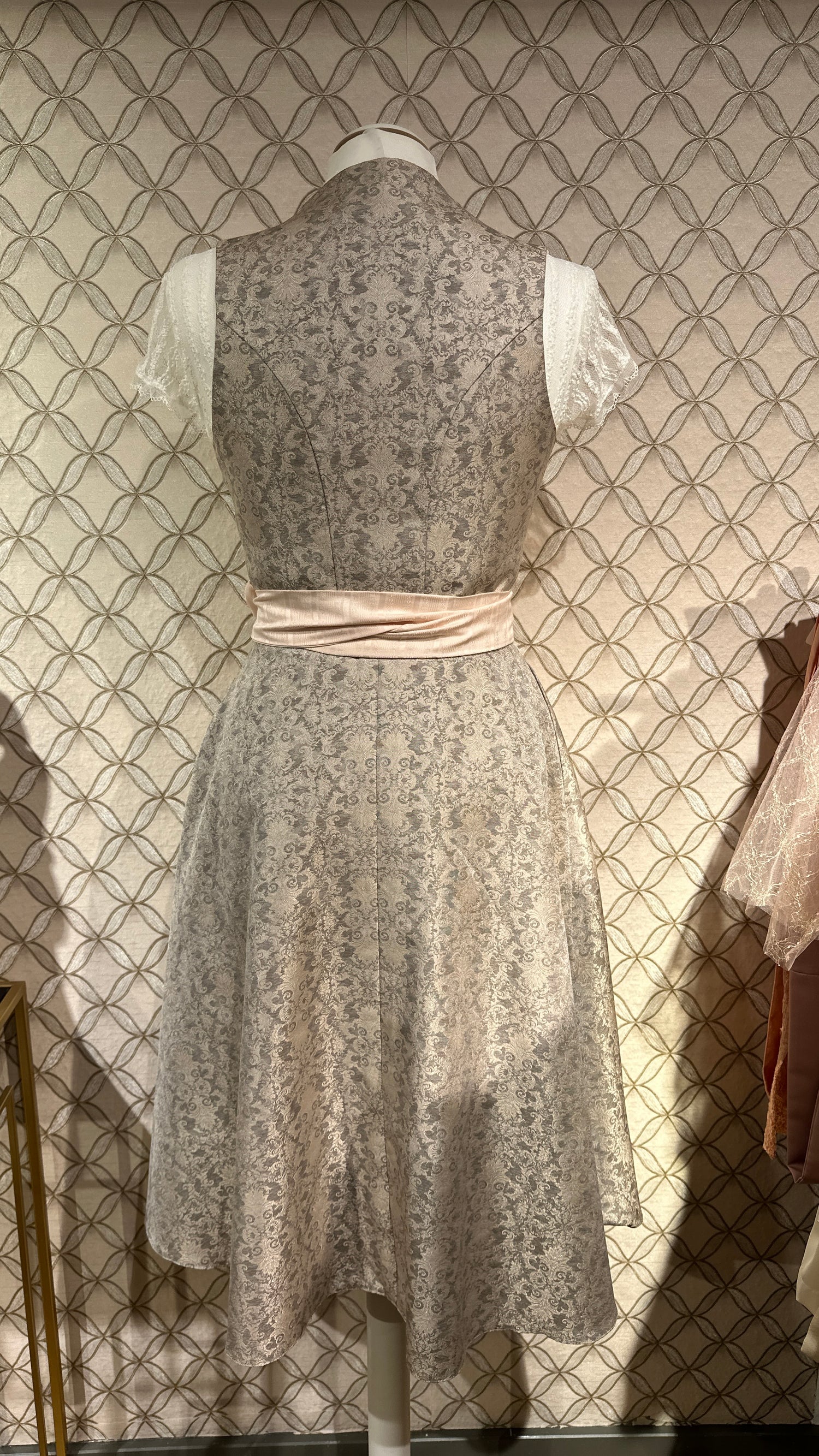 Dirndl Goldstich grau/rose 70cm