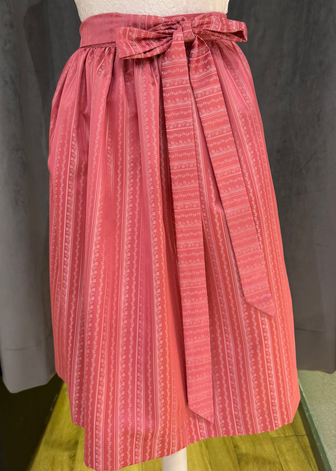 Dirndlschürze Goldstich Streifen pink 65cm