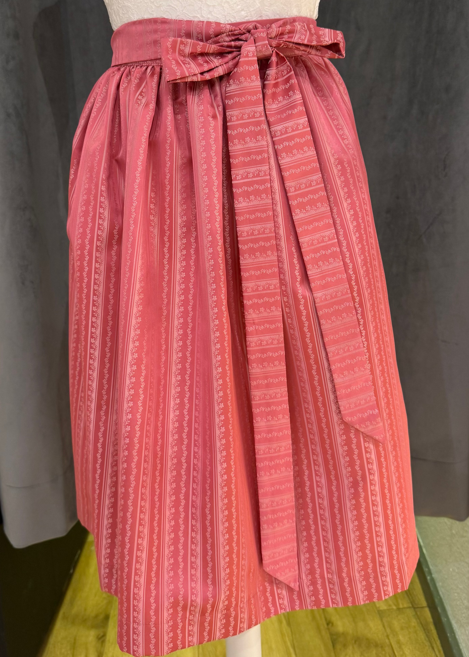 Dirndlschürze Goldstich Streifen pink 65cm