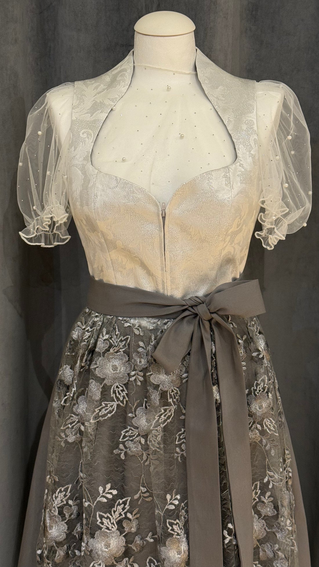 Dirndl Goldstich silber/grau 65cm