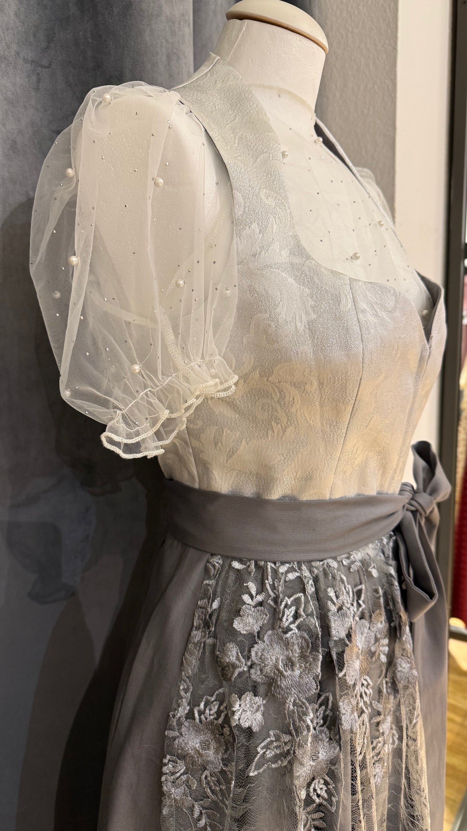 Dirndl Goldstich silber/grau 65cm