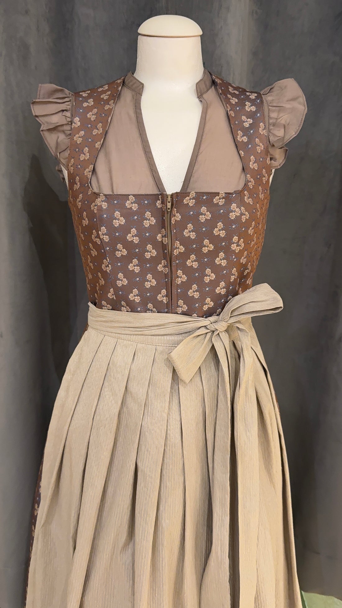 Dirndl Goldstich braun/beige Blumen 70cm