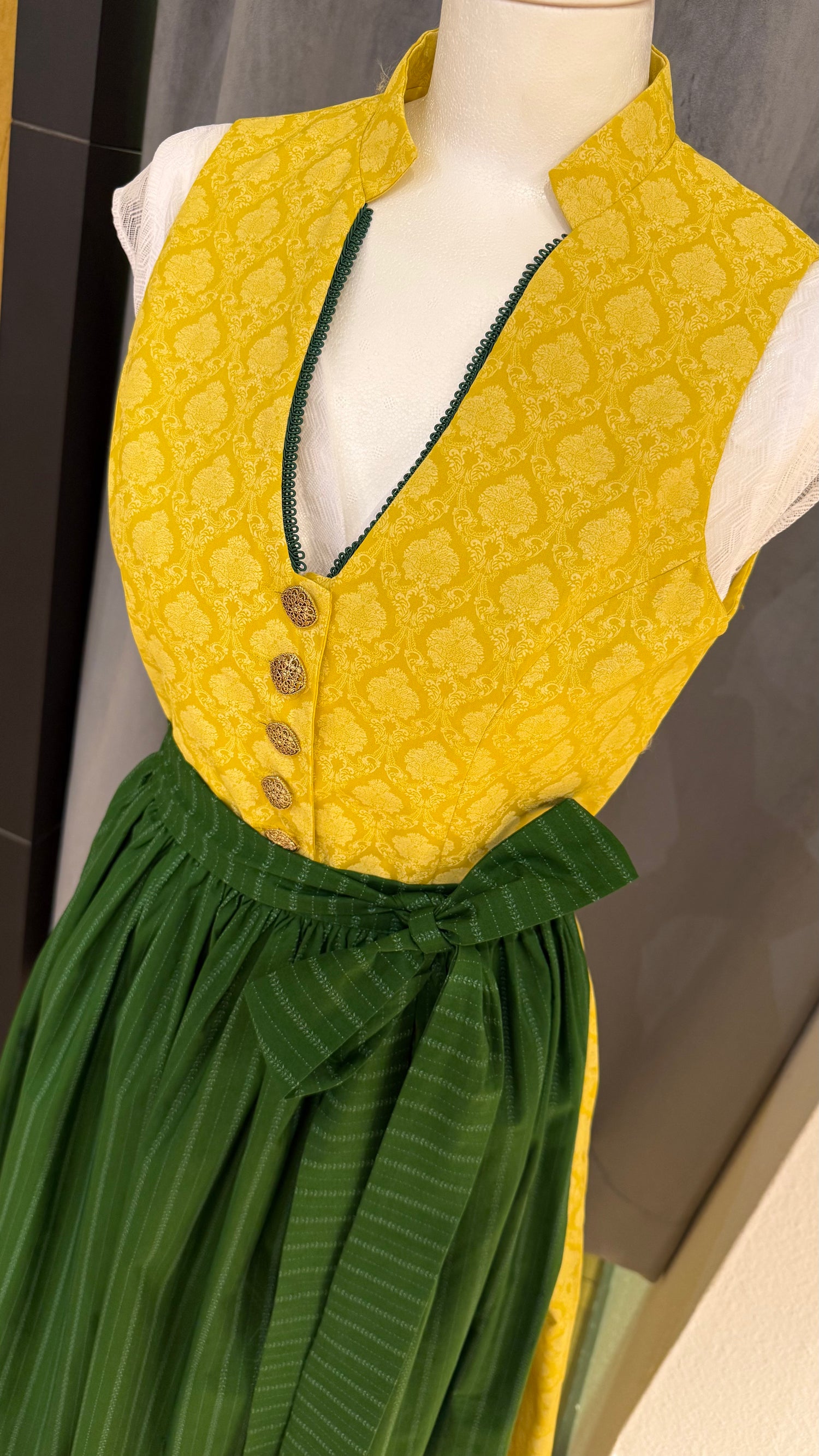 Dirndl Goldstich gelb/dunkelgrün 70cm