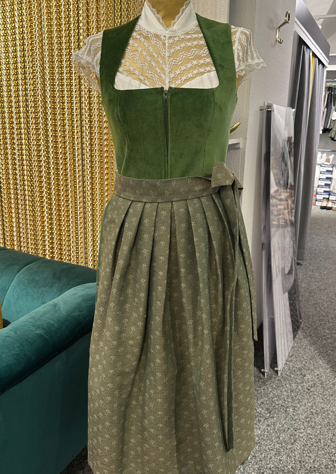Samt Dirndl Goldstich grün 75cm
