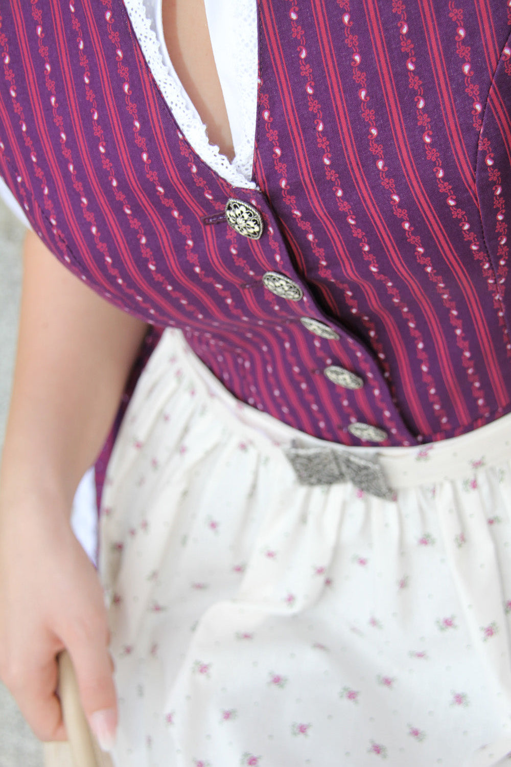 Vintage Dirndl Goldstich lila/creme Schürze mit Schließe 65cm