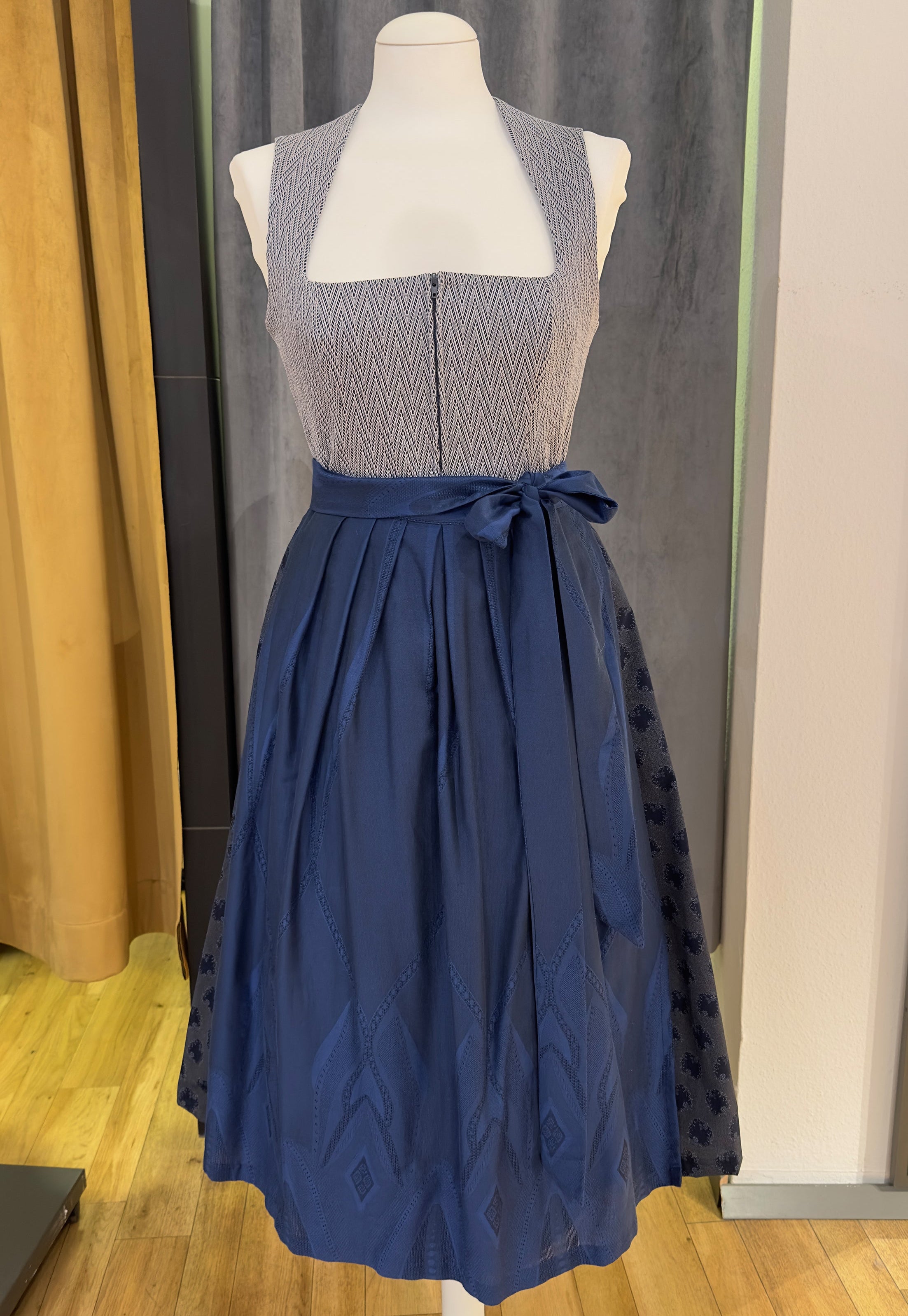 Dirndl Goldstich eisblau 75cm