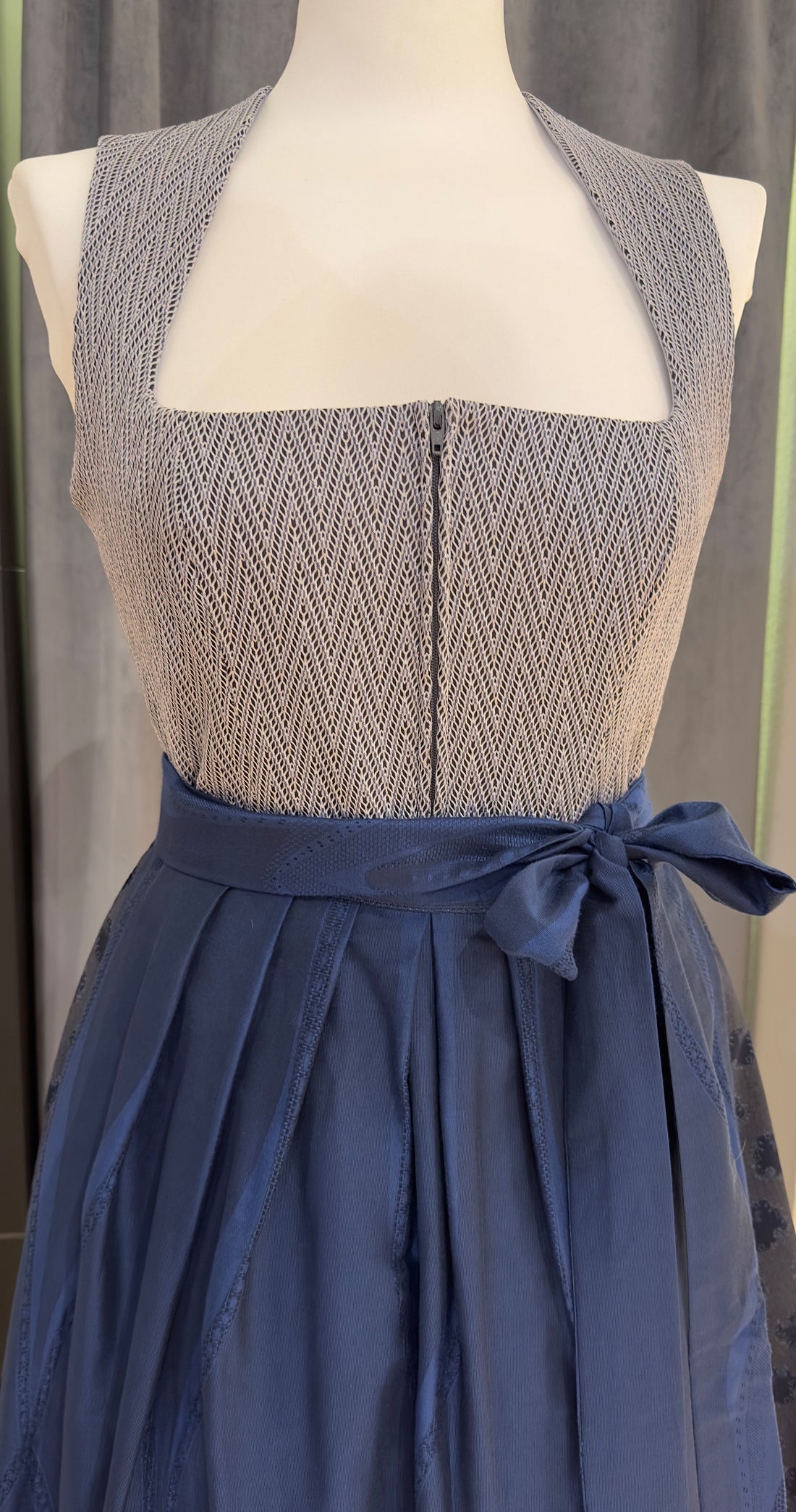 Dirndl Goldstich eisblau 75cm
