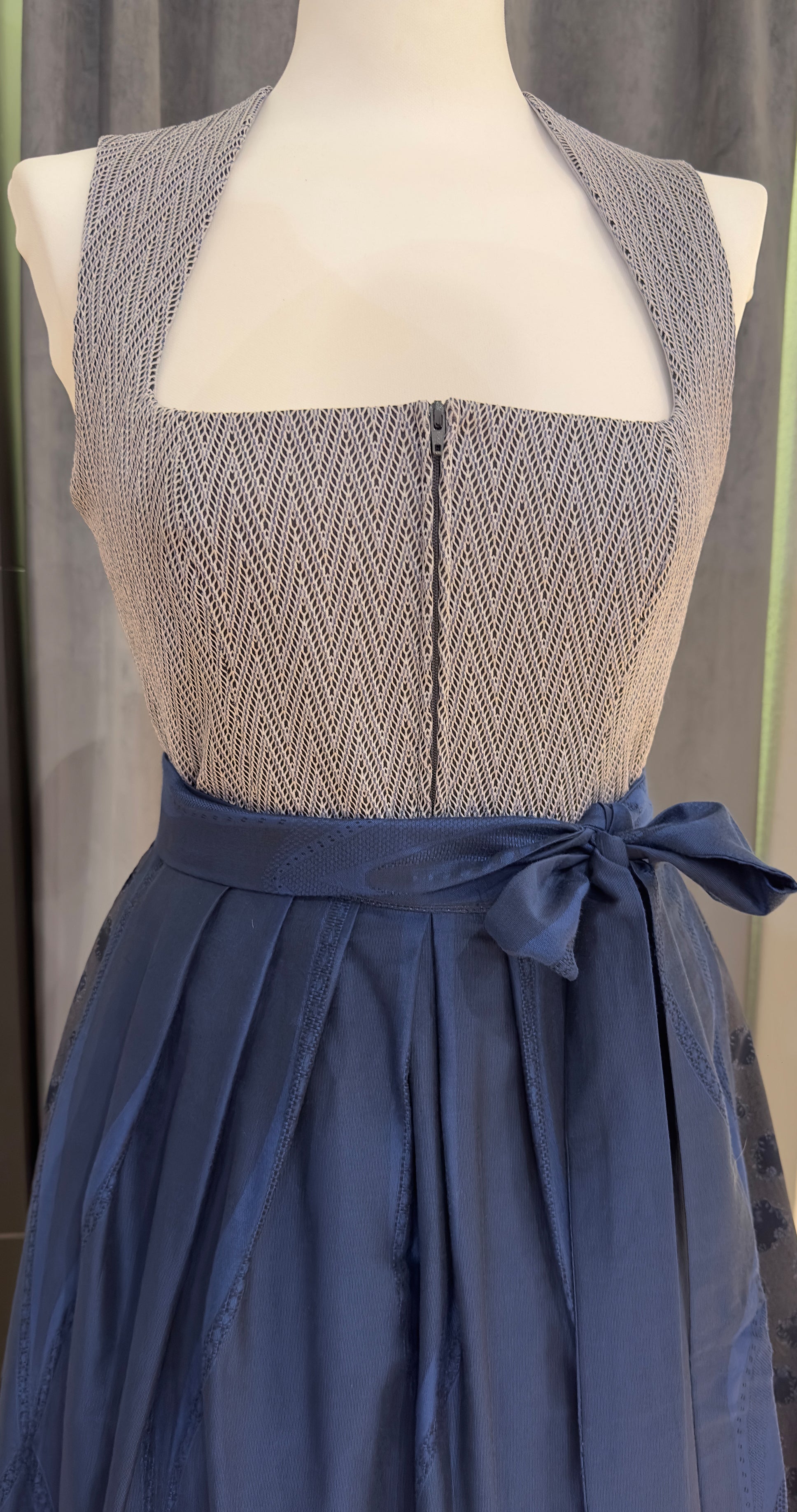 Dirndl Goldstich eisblau 75cm