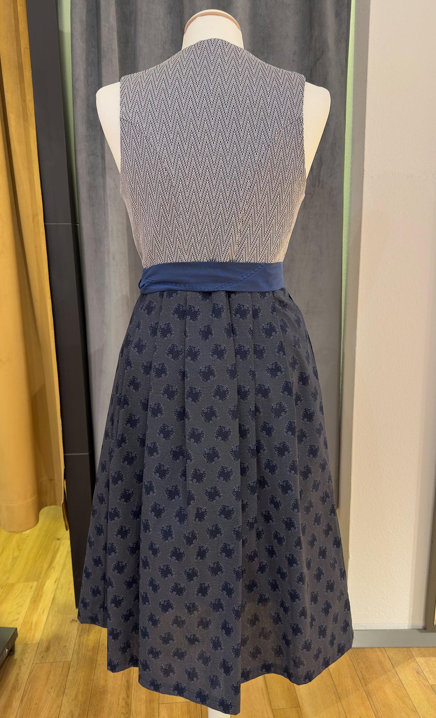 Dirndl Goldstich eisblau 75cm