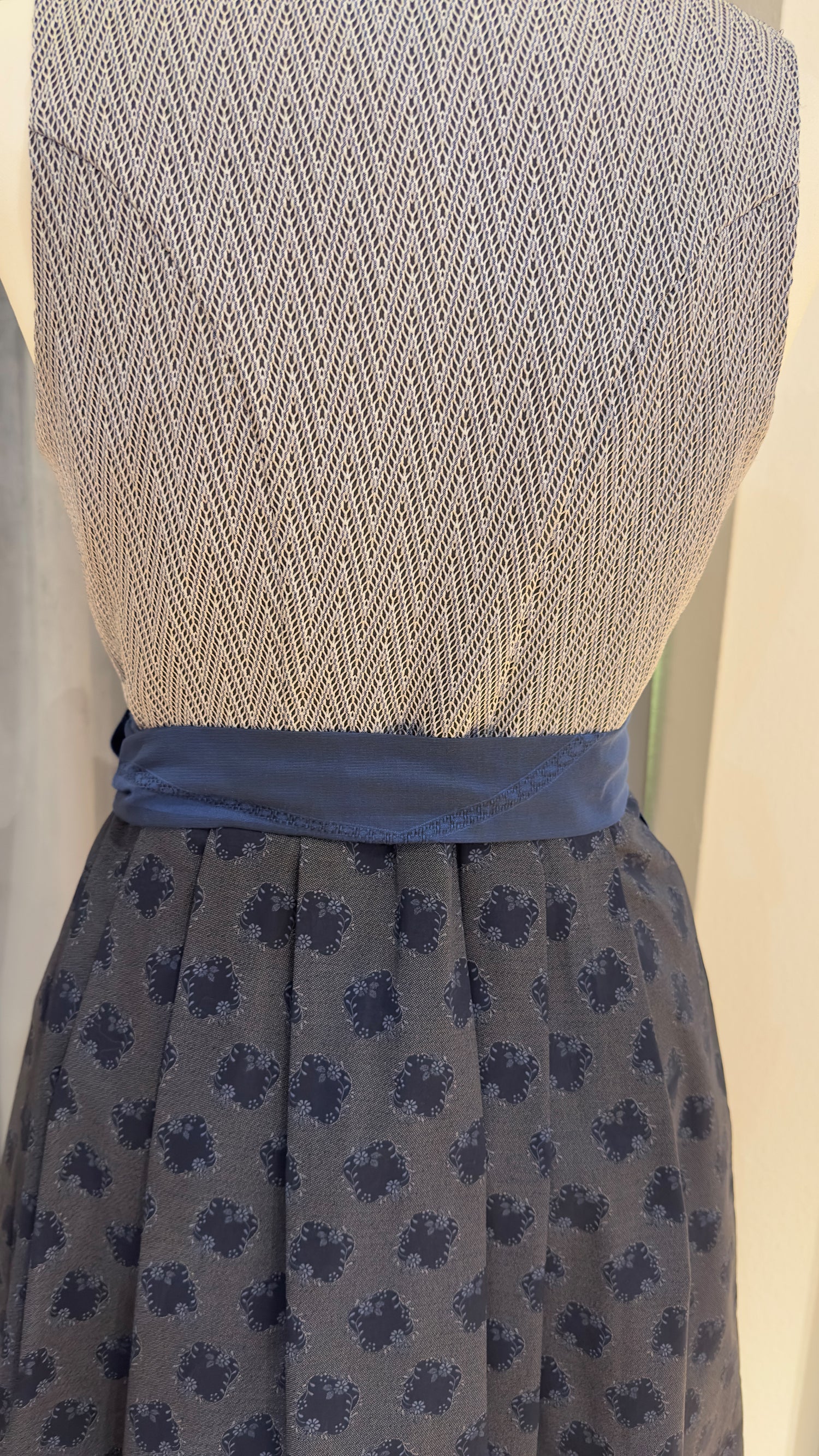 Dirndl Goldstich eisblau 75cm