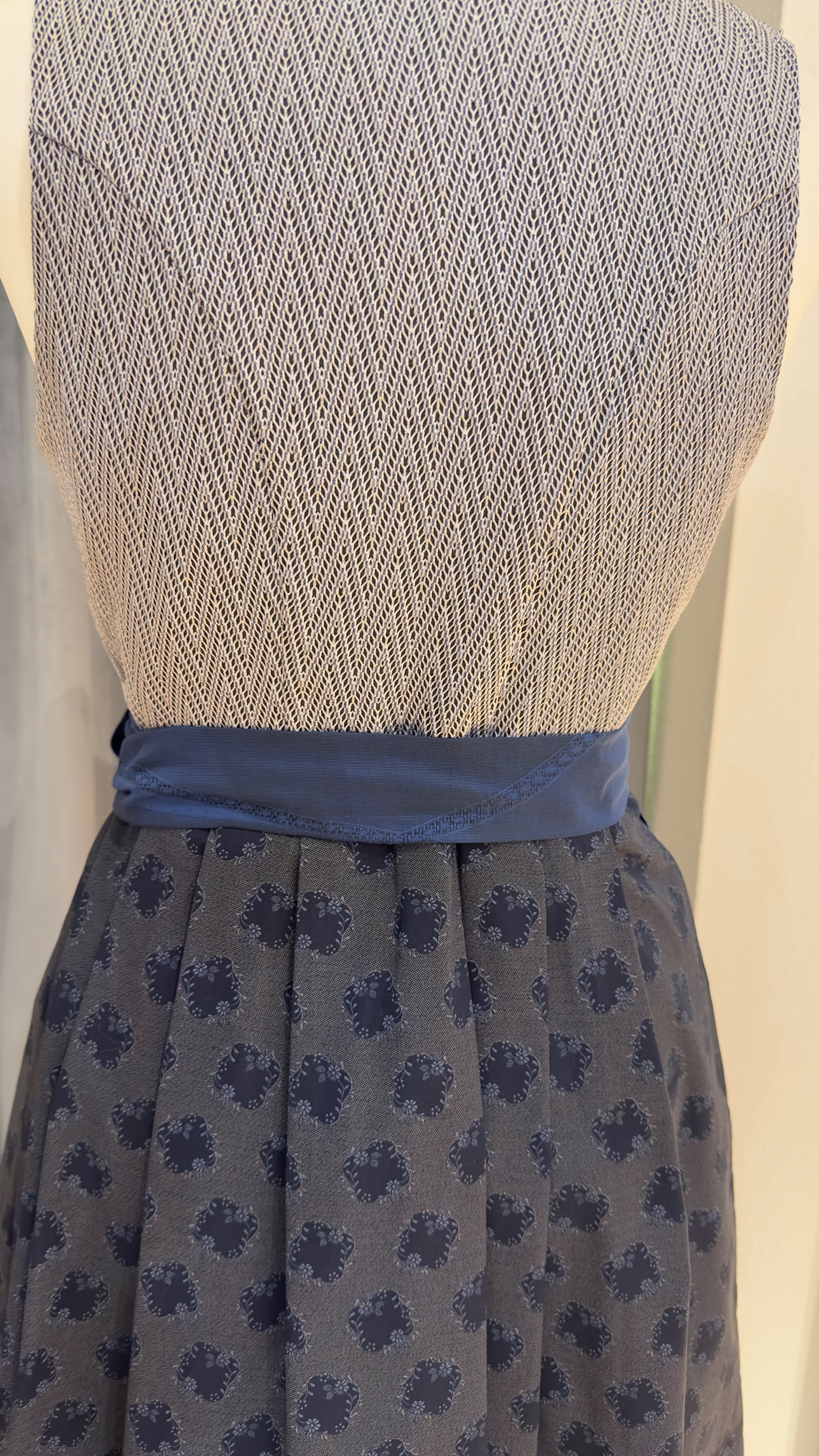 Dirndl Goldstich eisblau 75cm
