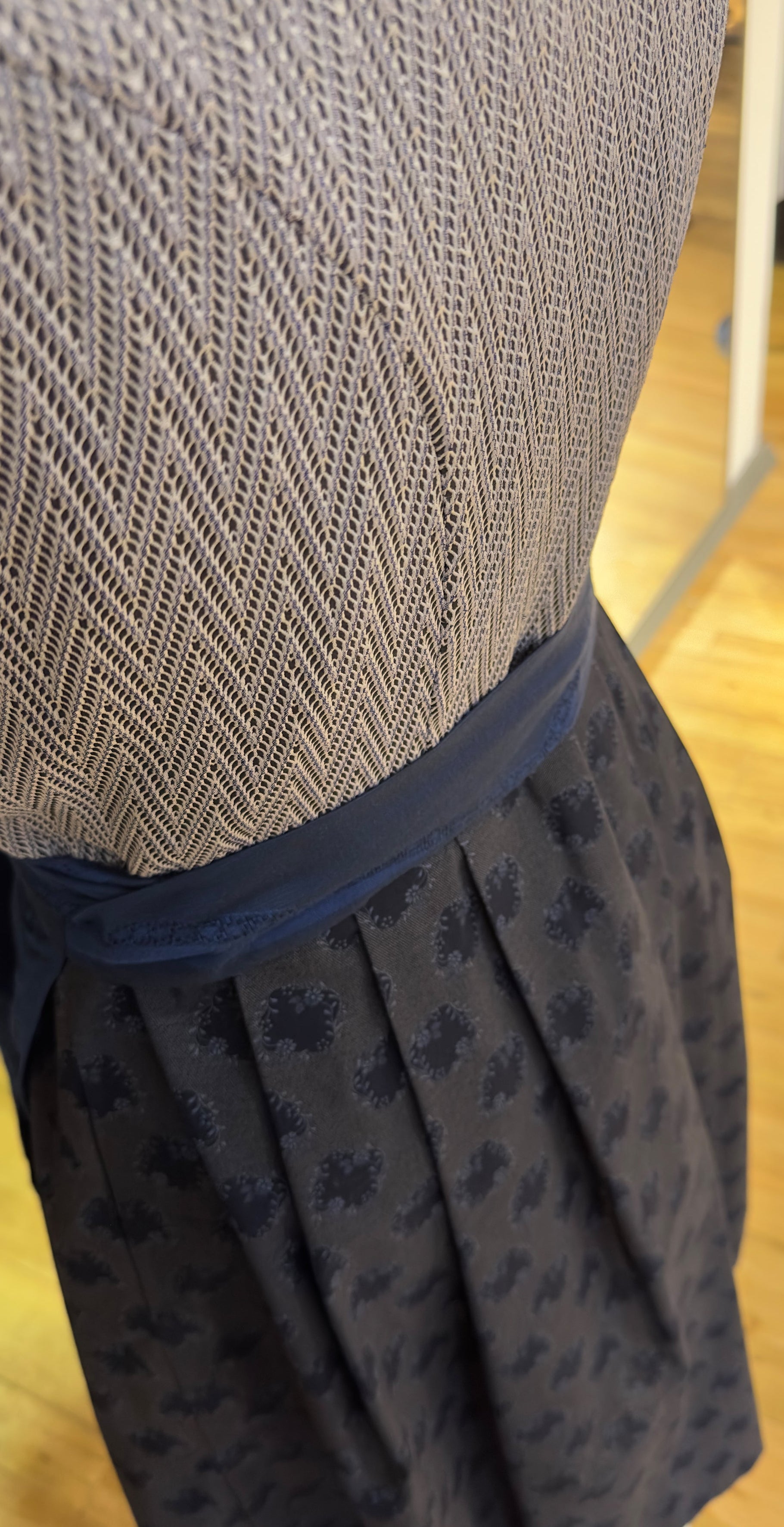 Dirndl Goldstich eisblau 75cm