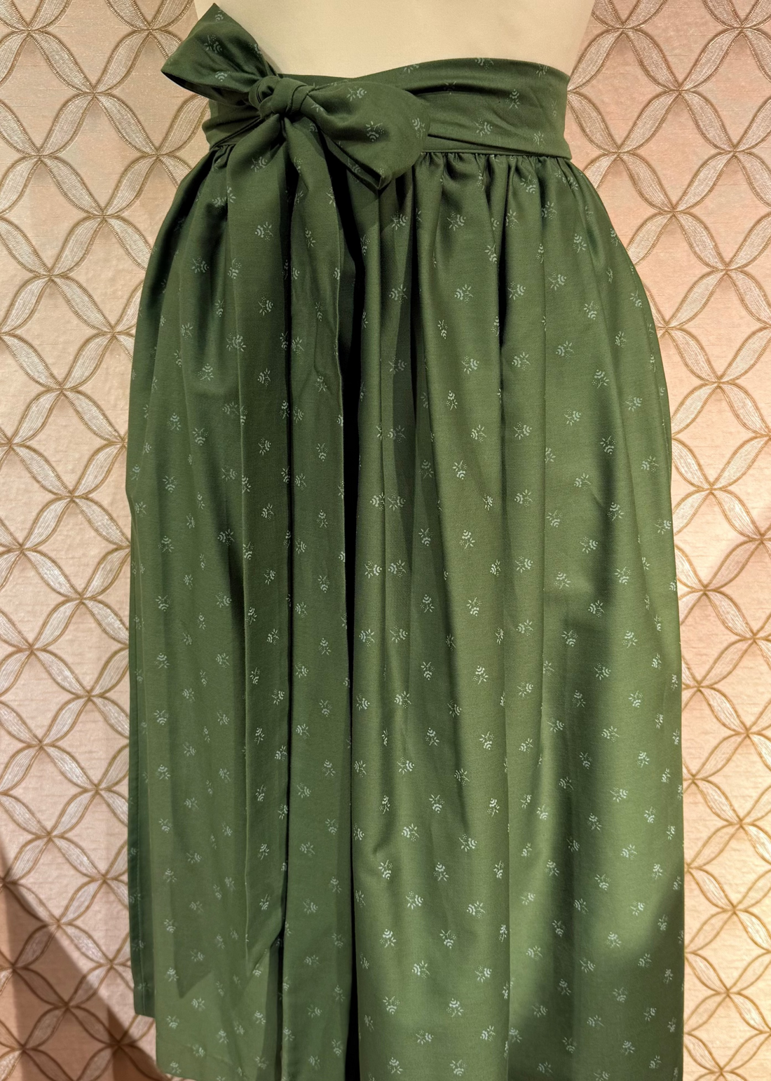 Dirndlschürze Anno Domini Design grün 70cm
