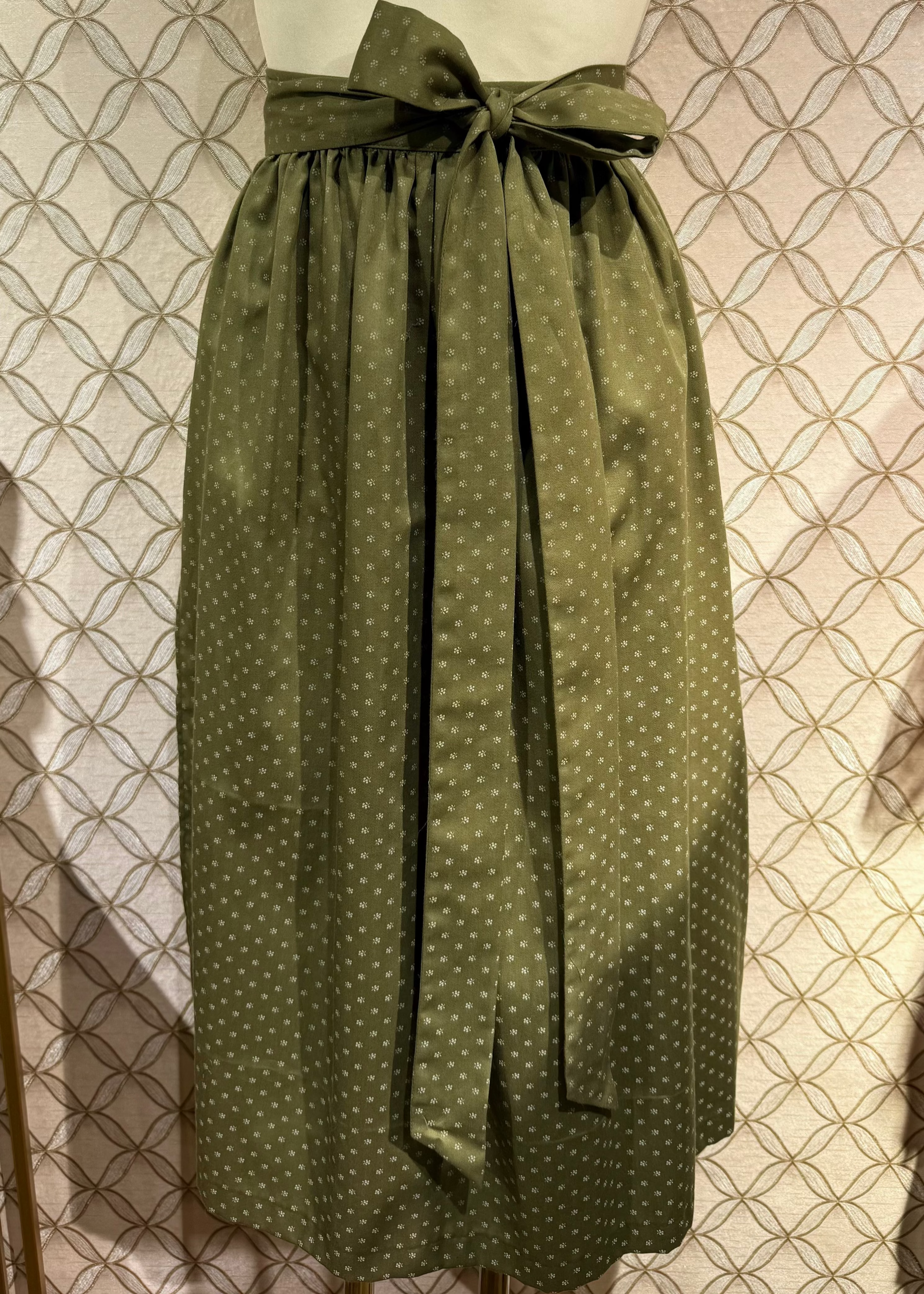 Dirndlschürze Anno Domini Design moosgrün 80cm