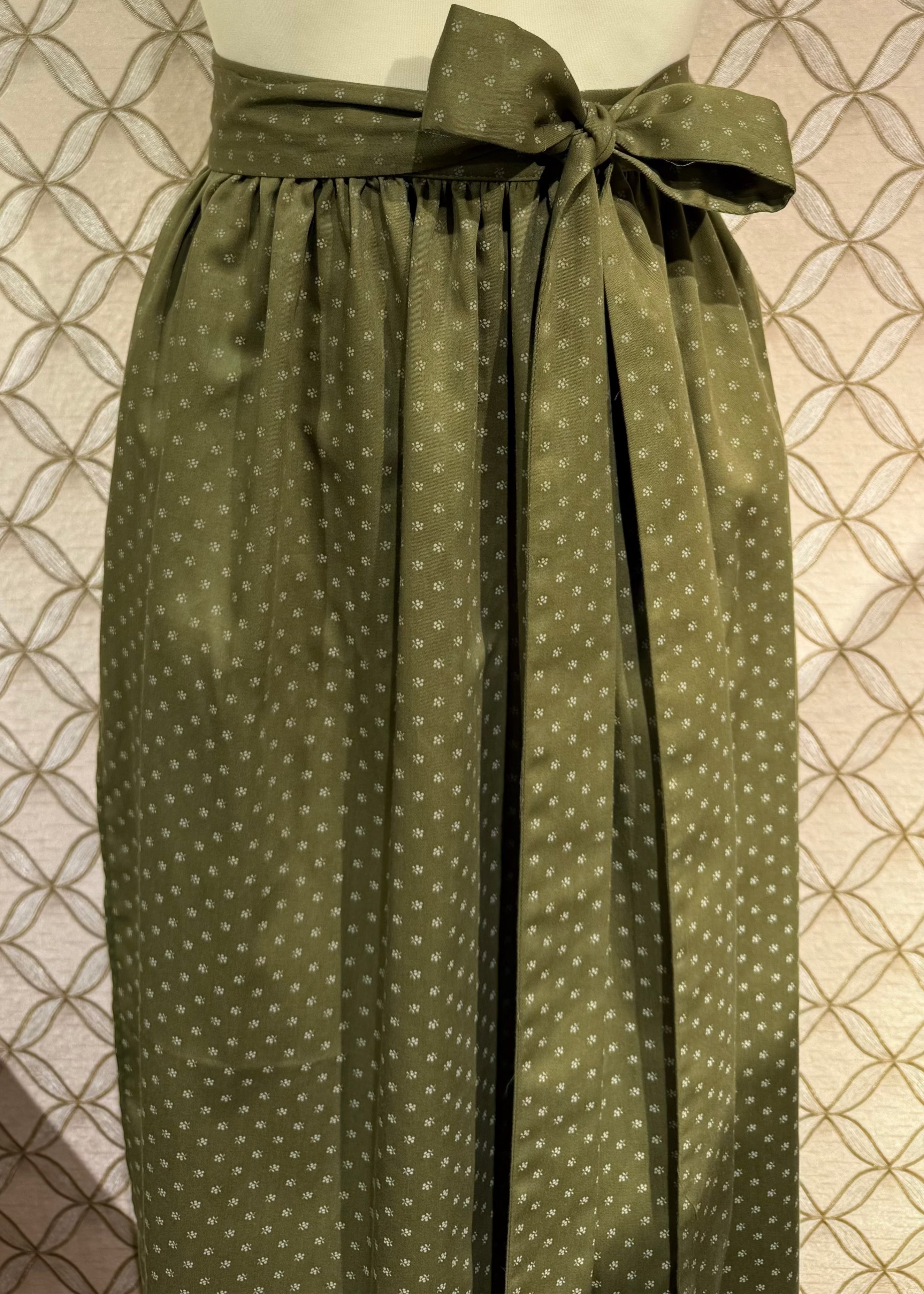 Dirndlschürze Anno Domini Design moosgrün 80cm