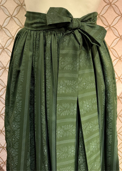 Dirndlschürze Anno Domini Design grün Muster 70cm