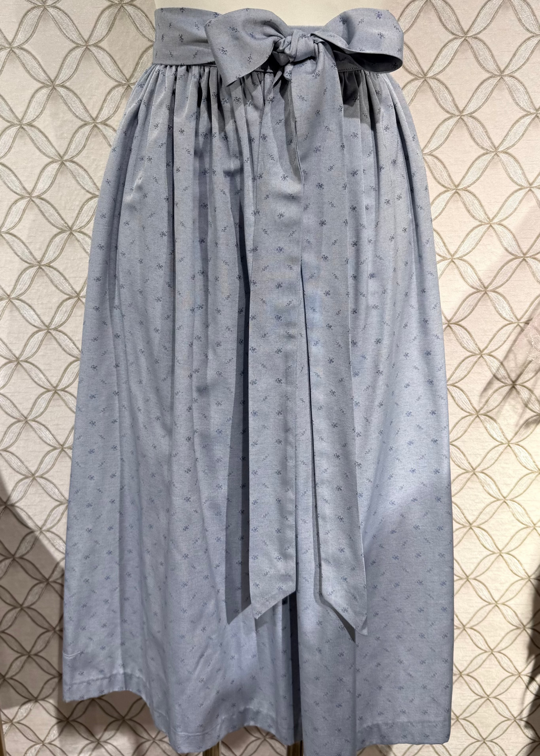 Dirndlschürze Anno Domini Design Valerie hellblau 80cm