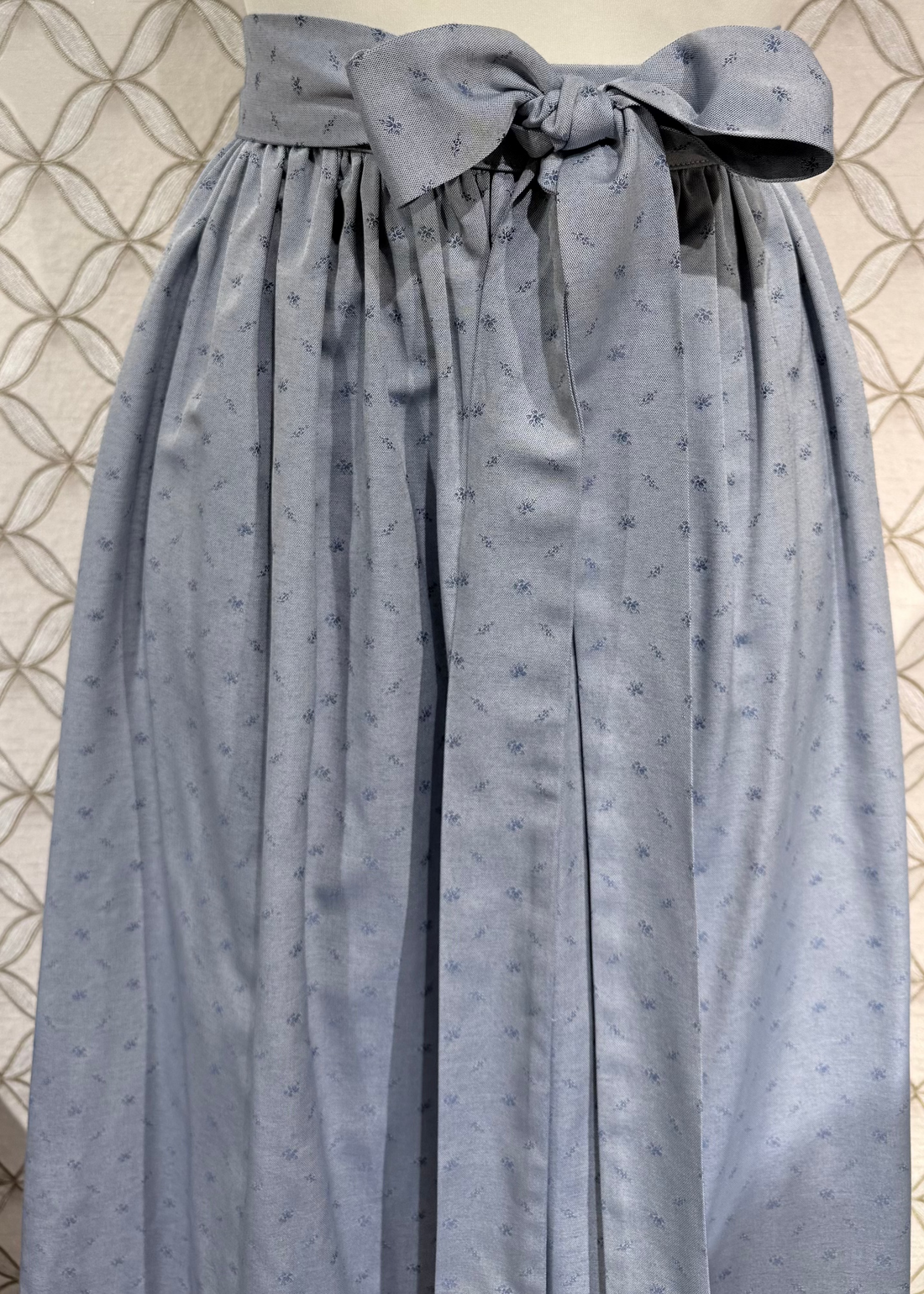 Dirndlschürze Anno Domini Design Valerie hellblau 80cm