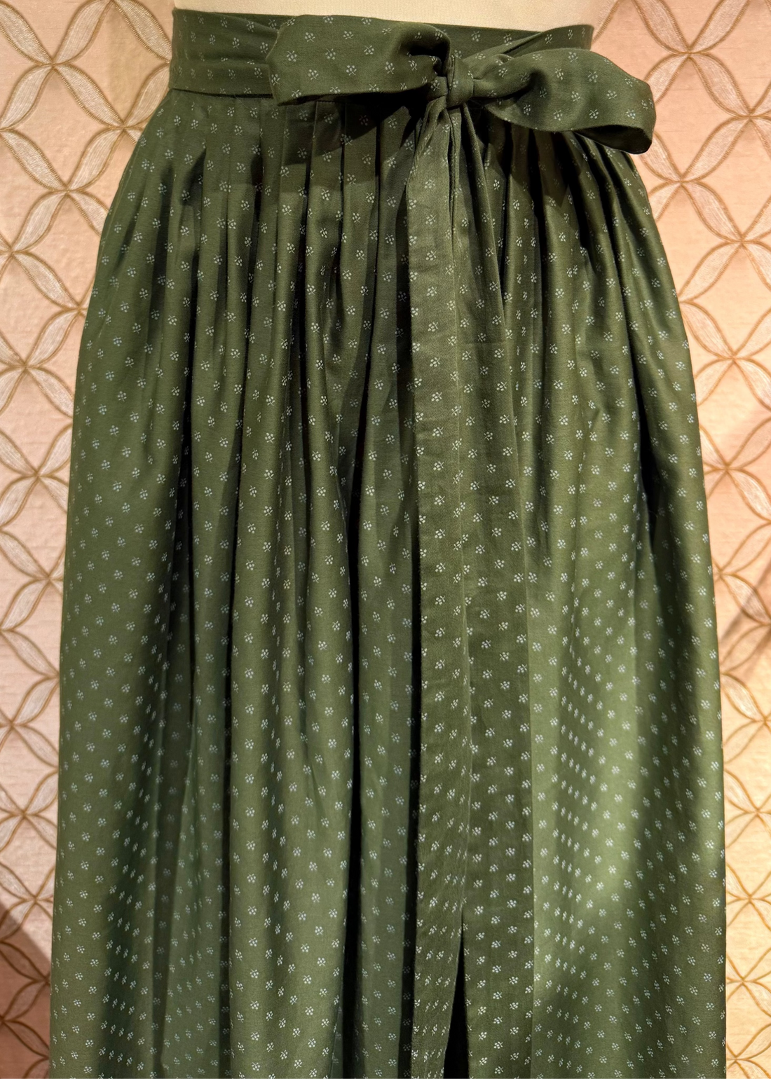 Dirndlschürze Anno Domini Design grün 80cm