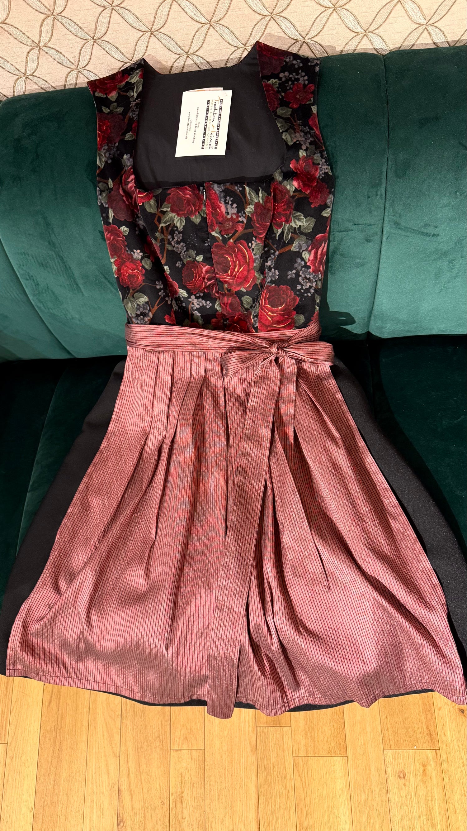 Dirndl Goldstich Samt Blumen schwarz/weinrot 65cm