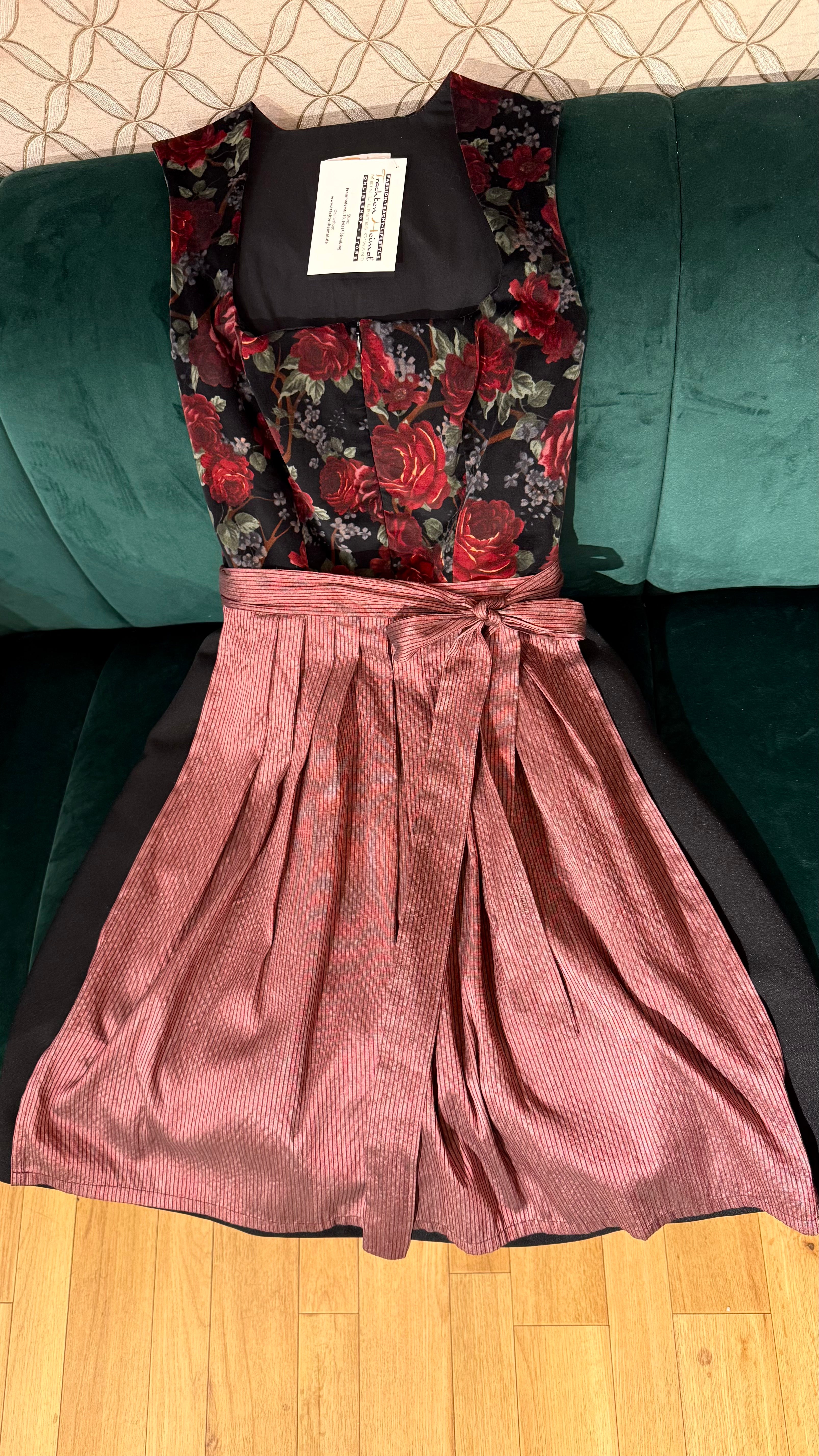 Dirndl Goldstich Samt Blumen schwarz/weinrot 65cm