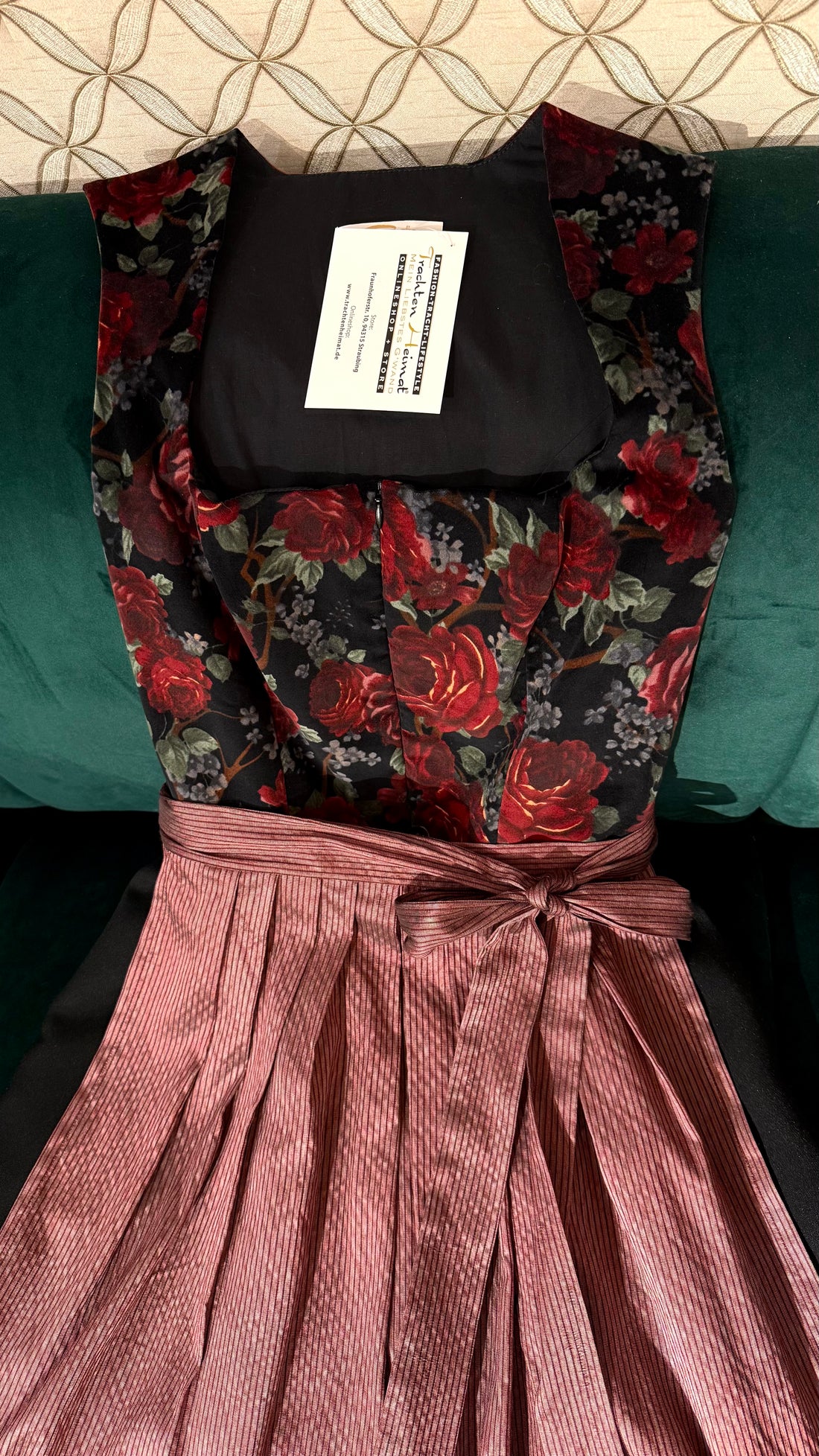Dirndl Goldstich Samt Blumen schwarz/weinrot 65cm
