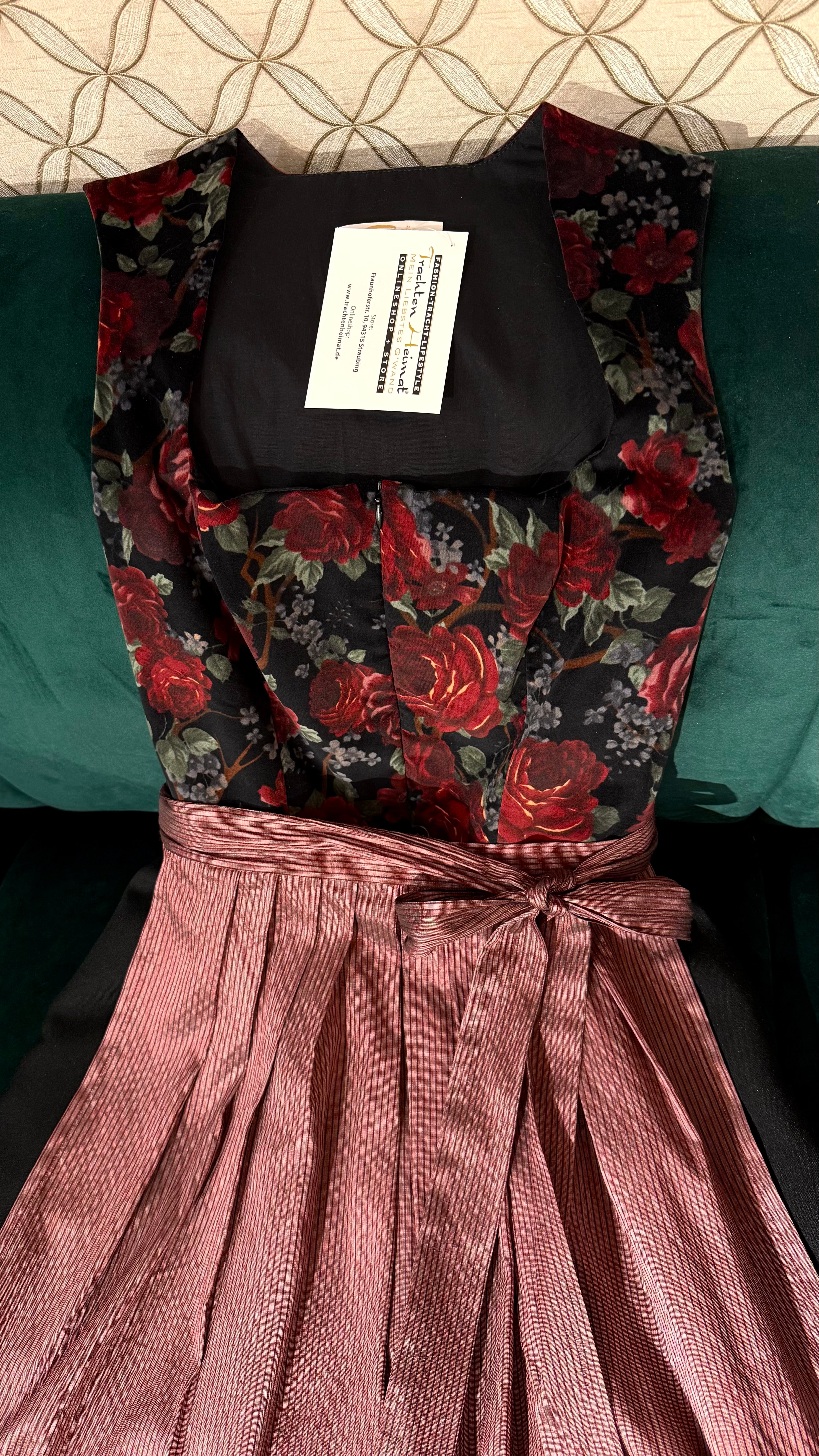 Dirndl Goldstich Samt Blumen schwarz/weinrot 65cm