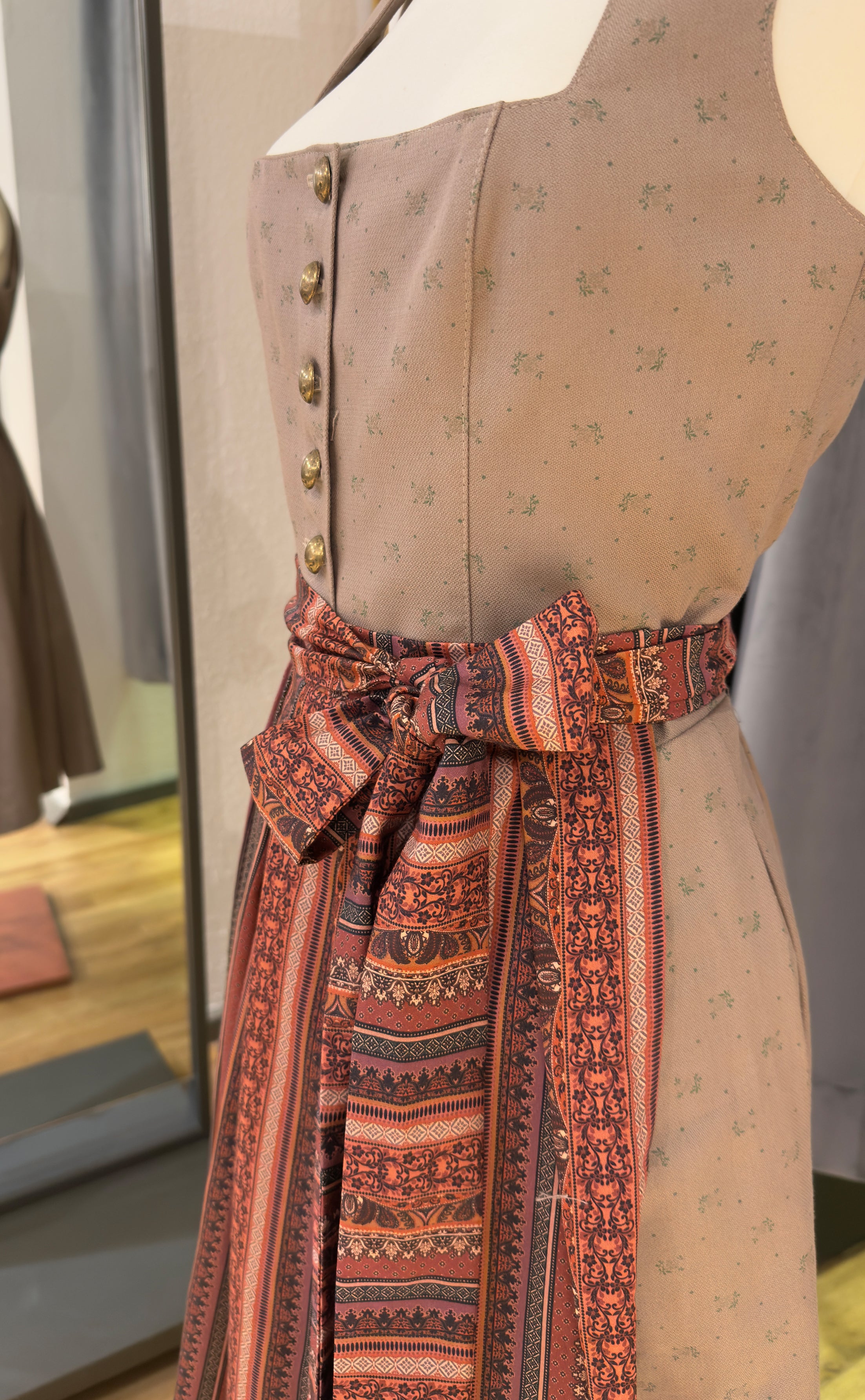 Dirndl Goldstich braun/bunt 75cm