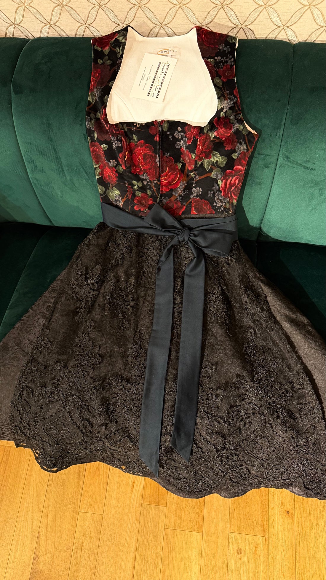 Dirndl Goldstich Samt Blumen schwarz/weinrot 70cm