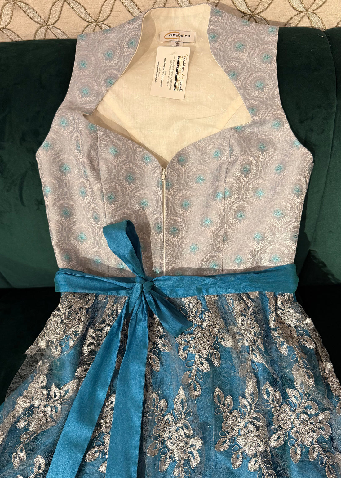 Dirndl Goldstich grau/hellblau mit Spitzen Schürze 70cm