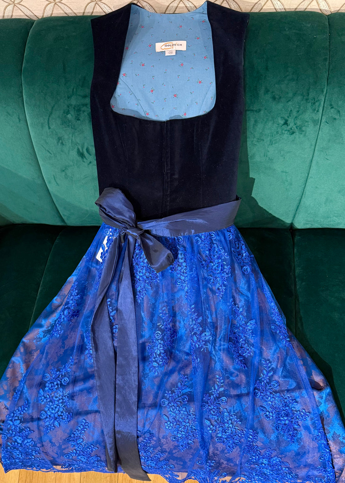Dirndl Goldstich Samt dunkelblau mit Spitzen Schürze 73cm