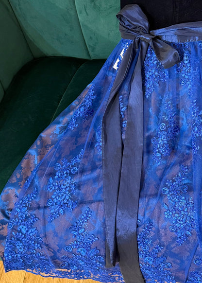 Dirndl Goldstich Samt dunkelblau mit Spitzen Schürze 73cm