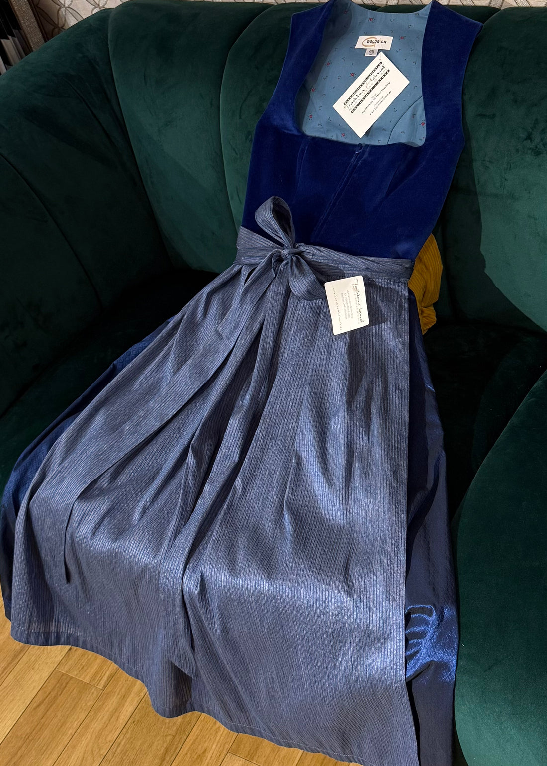 Dirndl Goldstich Samt blau 75cm