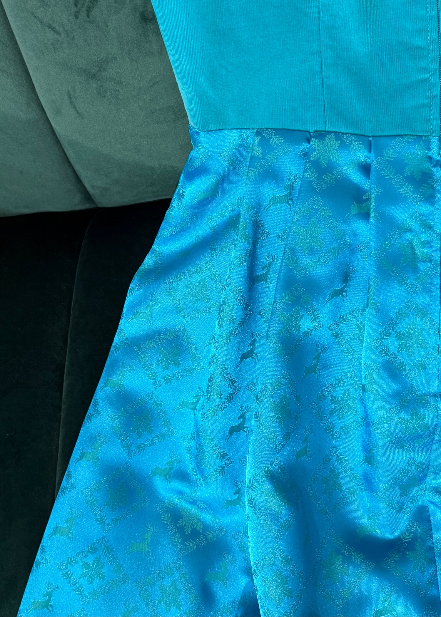 Corddirndl Goldstich Türkis ohne Schürze 75cm