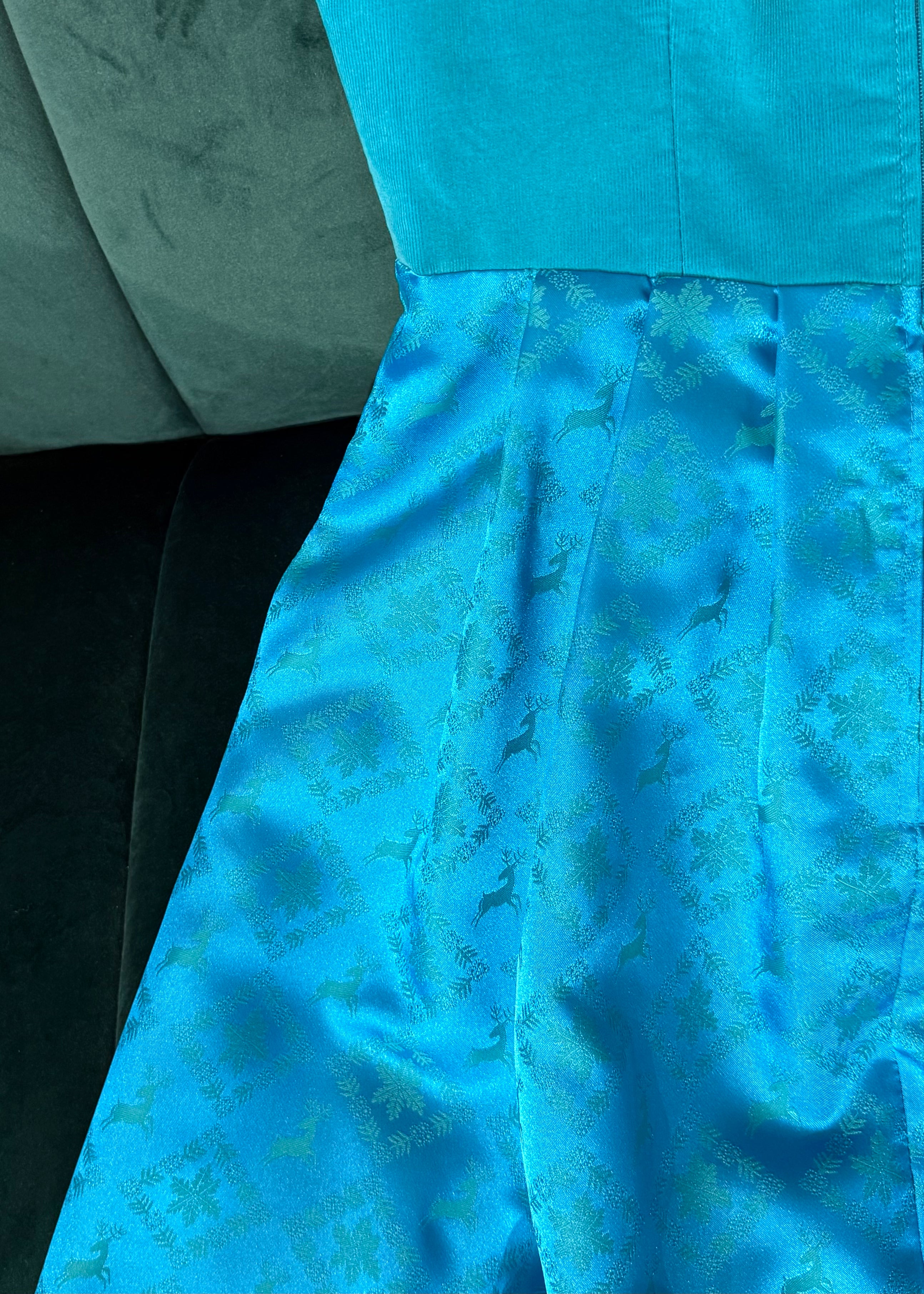 Corddirndl Goldstich Türkis ohne Schürze 75cm