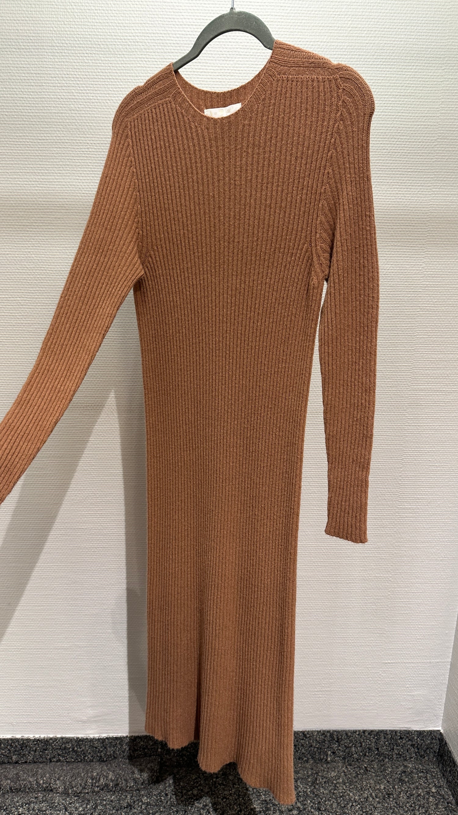 Kleid Strick V Milano hellbraun/konjac