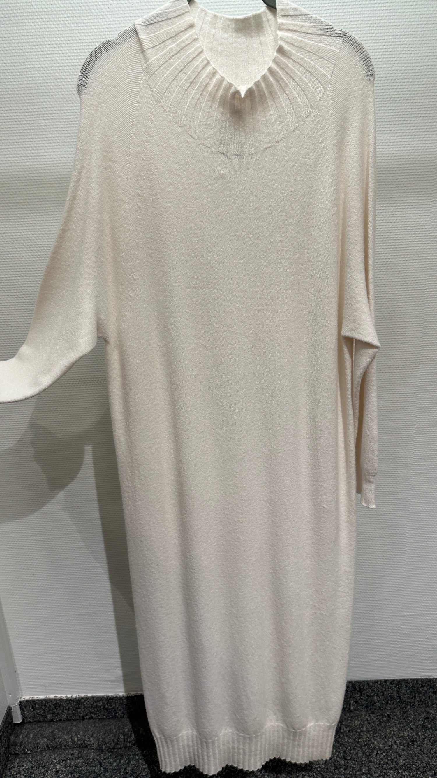 Kleid Strick V Milano creme